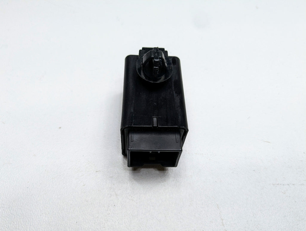 2013 - 2019 OEM HYUNDAI SANTA FE BRAKE STOP SIGNAL LIGHT CONTROL MODULE UNIT