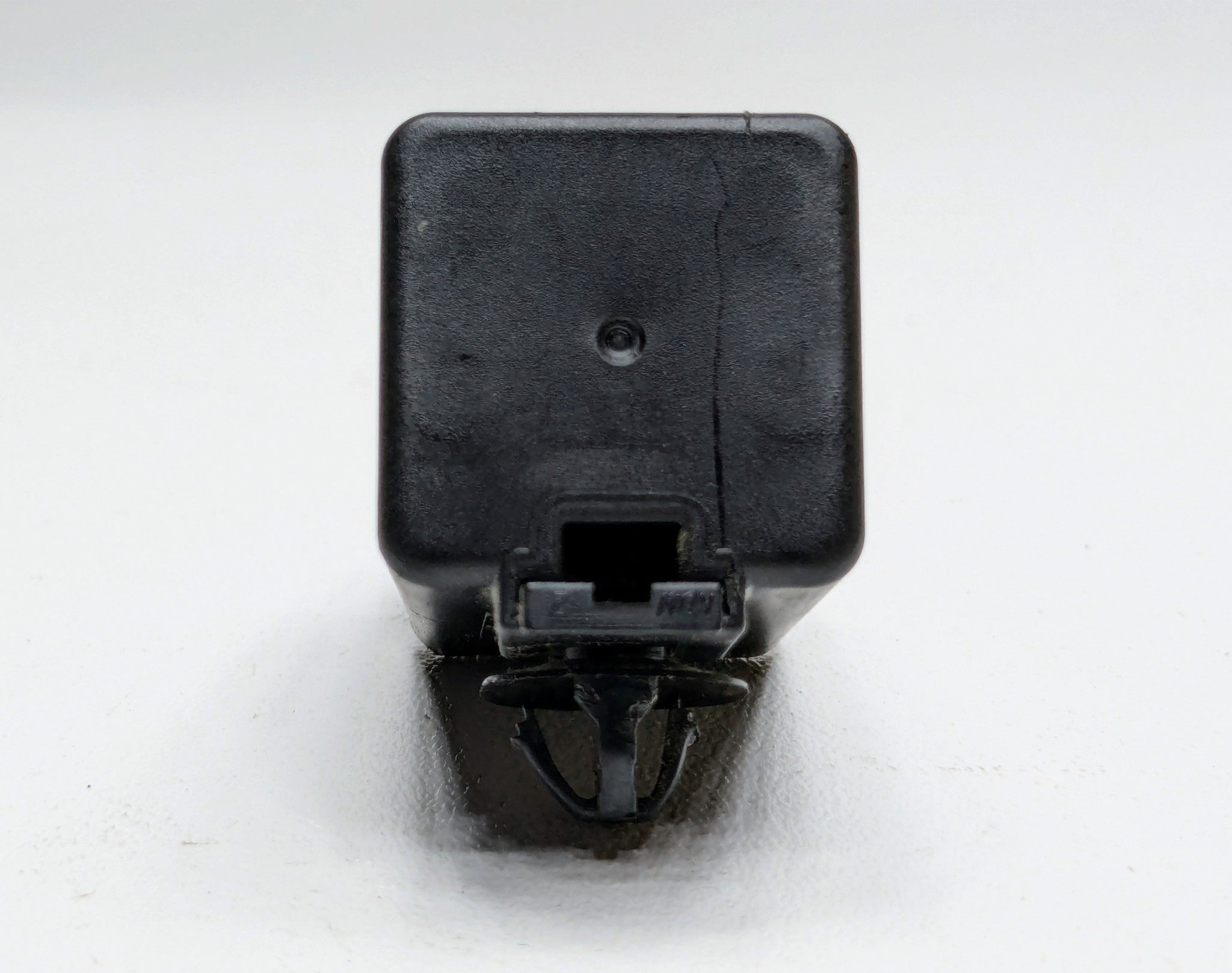 2013 - 2019 OEM HYUNDAI SANTA FE BRAKE STOP SIGNAL LIGHT CONTROL MODULE UNIT