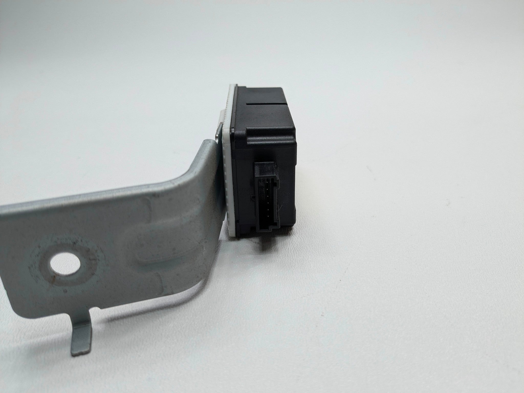 2013 - 2019 OEM HYUNDAI SANTA FE TPMS TIRE PRESSURE MONITORING MODULE