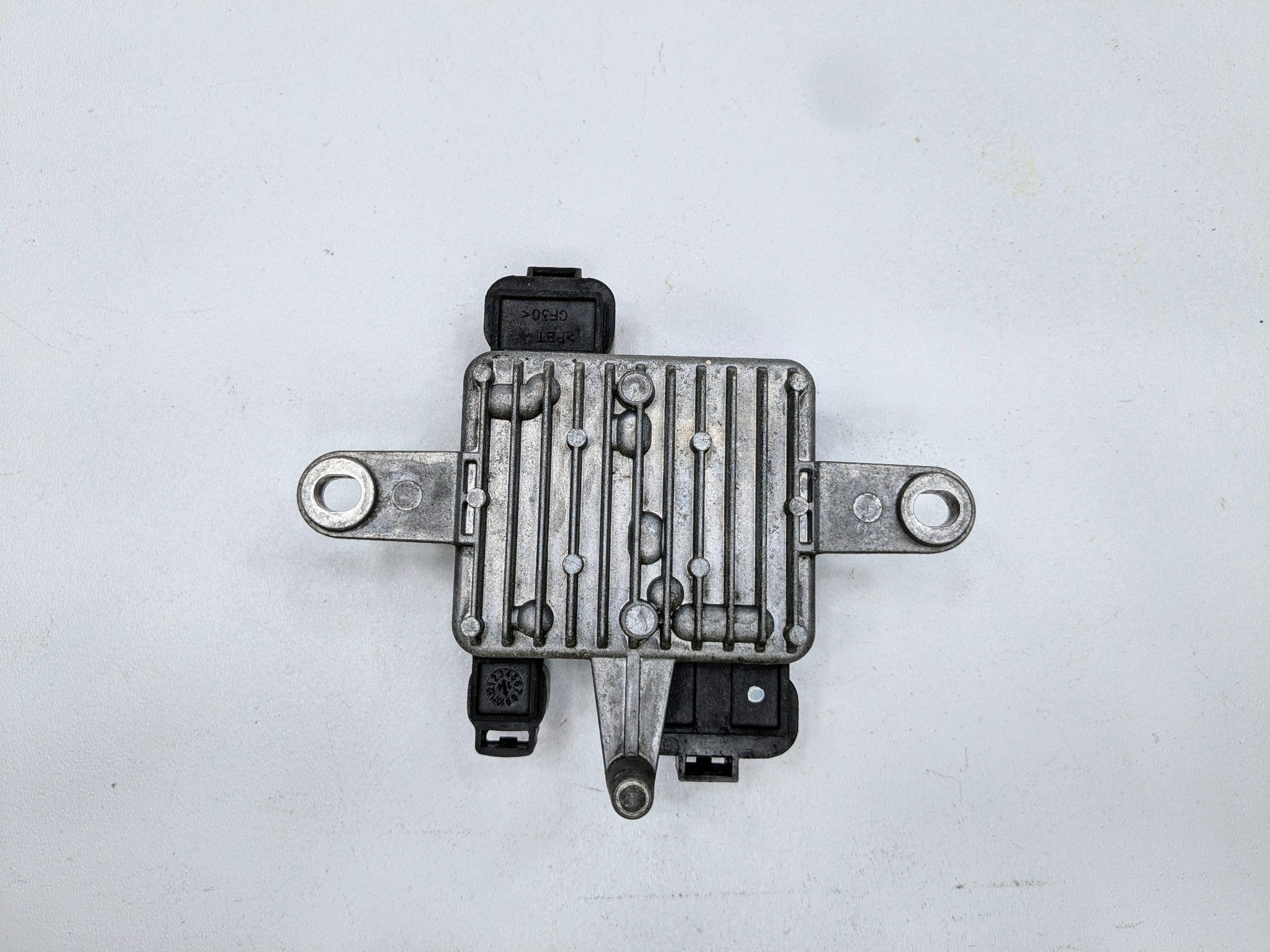 2013 - 2019 OEM HYUNDAI SANTA FE COOLING FAN CONTROLLER MODULE