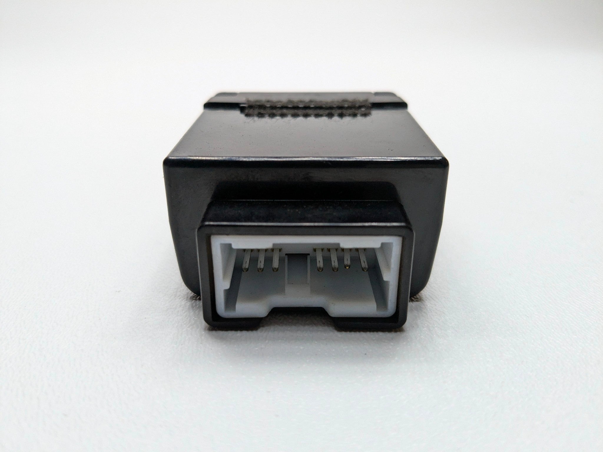 2013 - 2019 OEM HYUNDAI SANTA FE JACK ASSEMBLY AUXILIARY USB MEDIA HUB