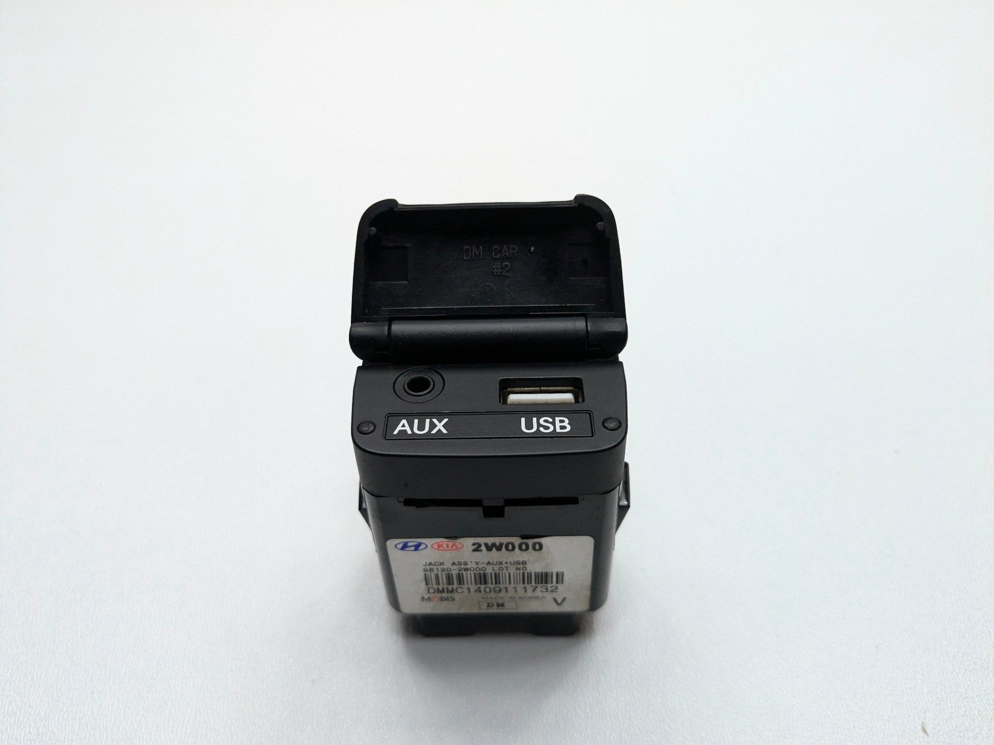 2013 - 2019 OEM HYUNDAI SANTA FE JACK ASSEMBLY AUXILIARY USB MEDIA HUB