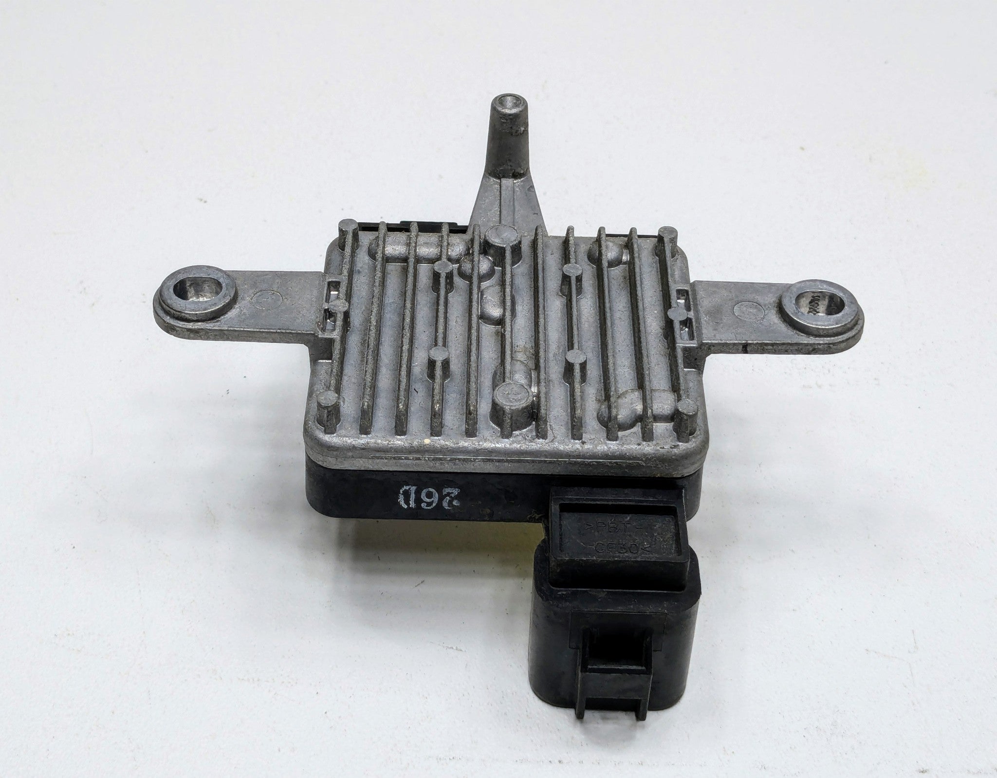 2013 - 2019 OEM HYUNDAI SANTA FE COOLING FAN CONTROLLER MODULE