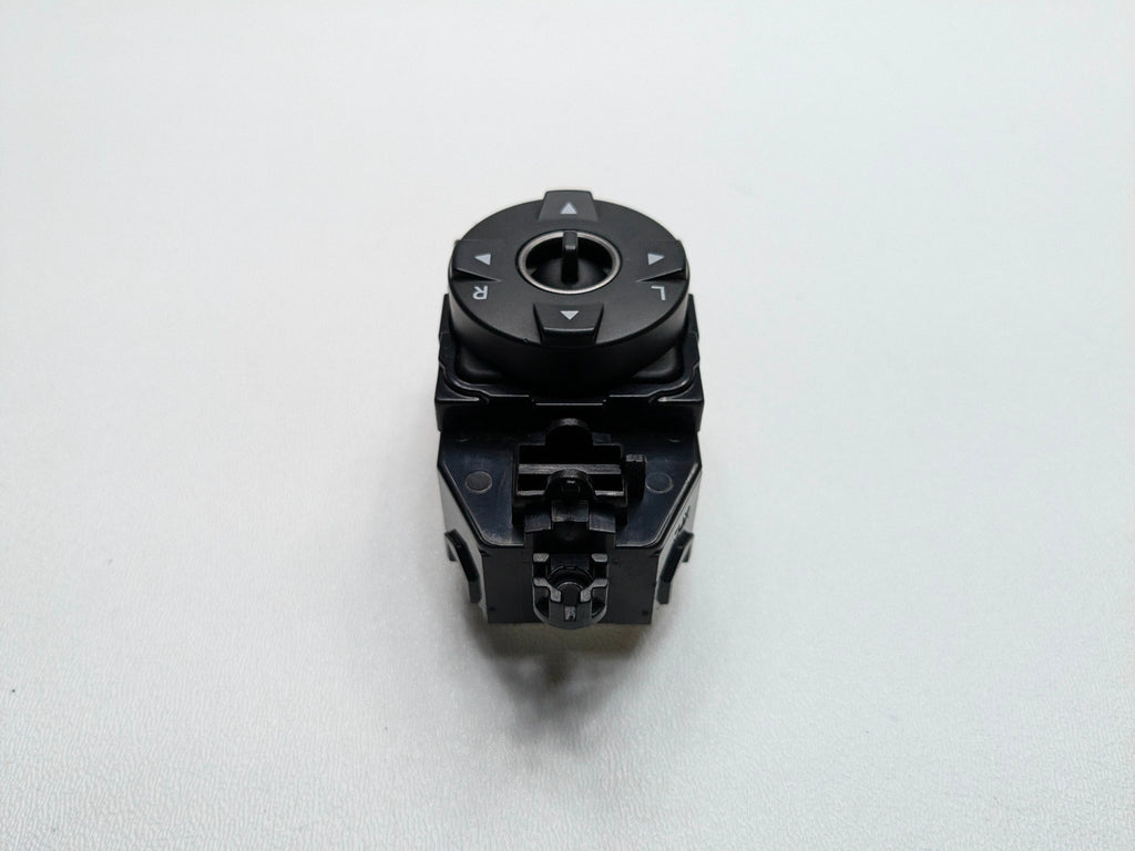 13 - 19 OEM HYUNDAI SANTA FE FRONT LEFT DOOR REARVIEW MIRROR ADJUSTMENT SWITCH