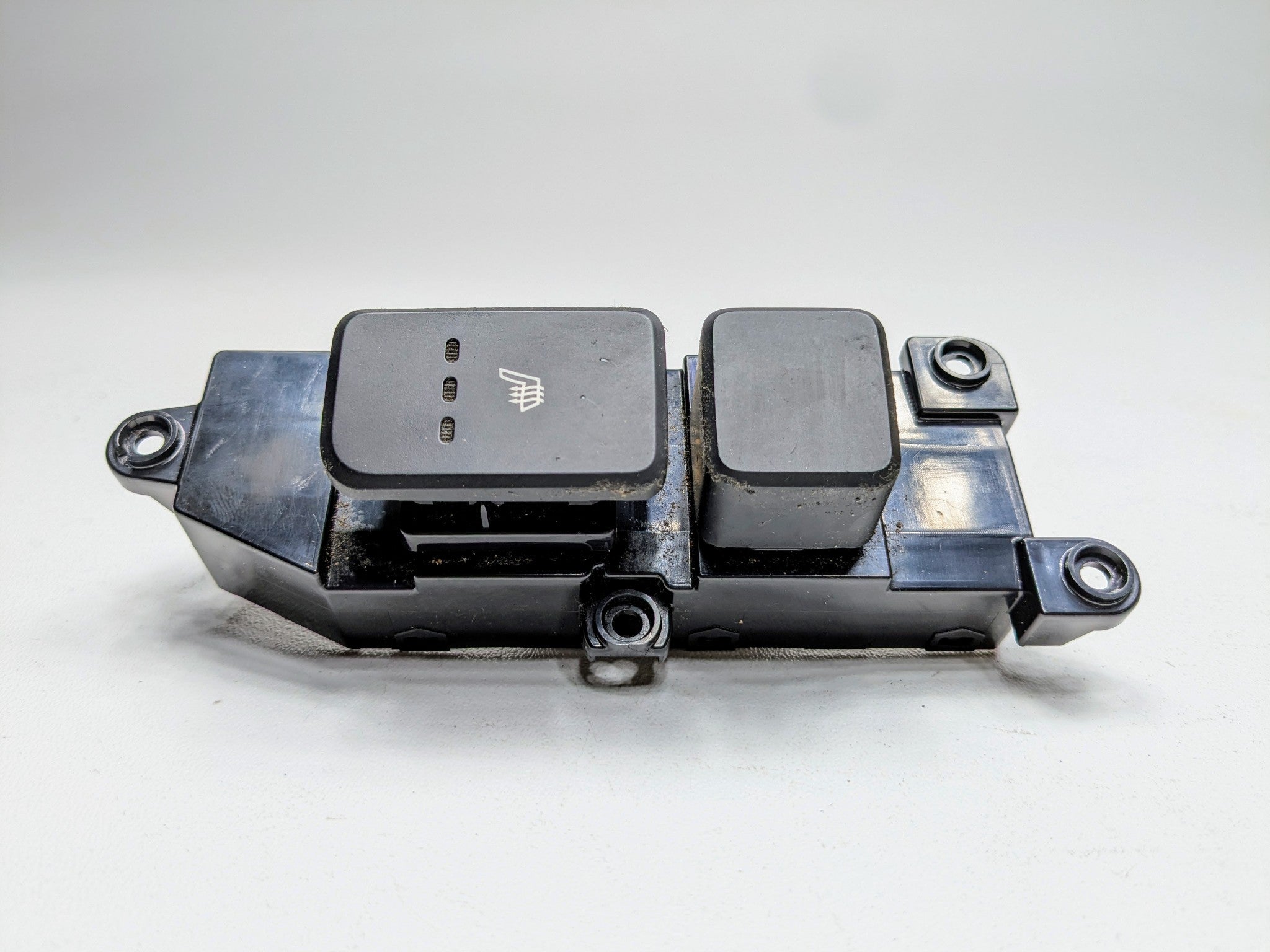 2013 - 2019 OEM HYUNDAI SANTA FE FRONT LEFT DRIVER SIDE SEAT HEAT HEATED SWITCH