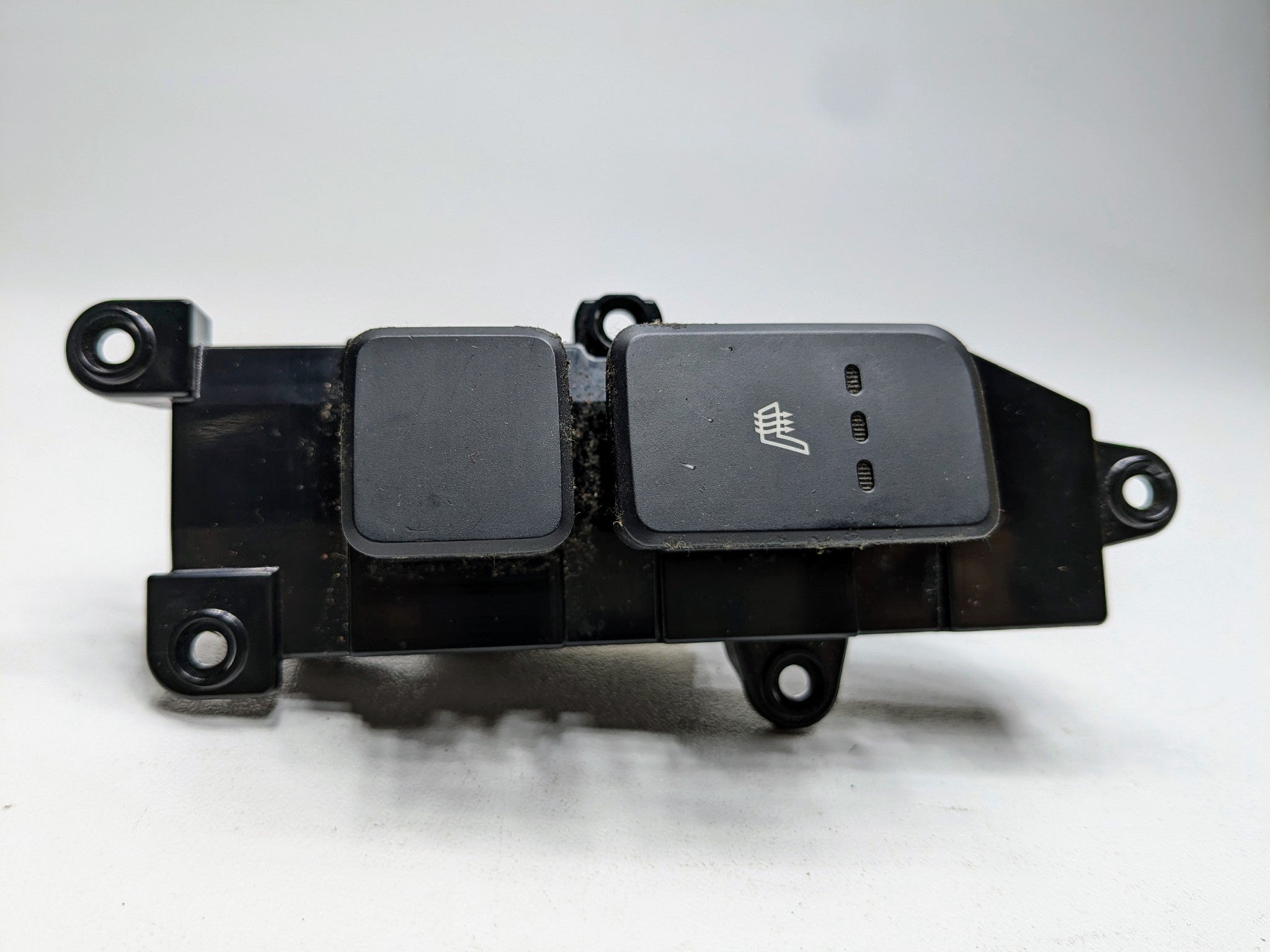 2013 - 2019 OEM HYUNDAI SANTA FE FRONT LEFT DRIVER SIDE SEAT HEAT HEATED SWITCH
