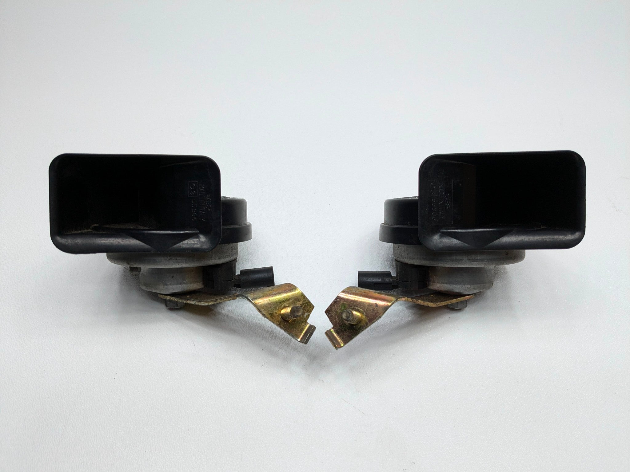 04 - 06 OEM BMW 330CI FRONT LEFT AND RIGHT HIGH-LOW NOTE TONE SAFETY HORN SET