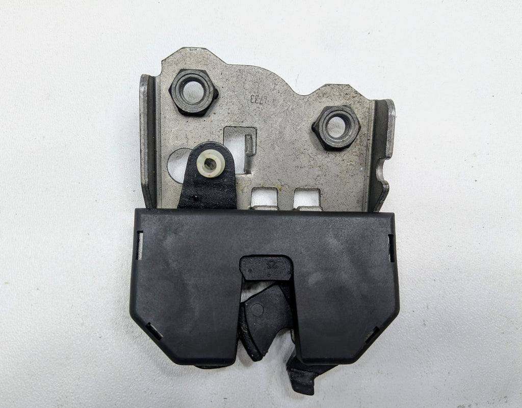 04 - 06 OEM BMW 330CI REAR LEFT DRIVER SIDE FOLD DOWN SEAT LOCK LATCH ACTUATOR