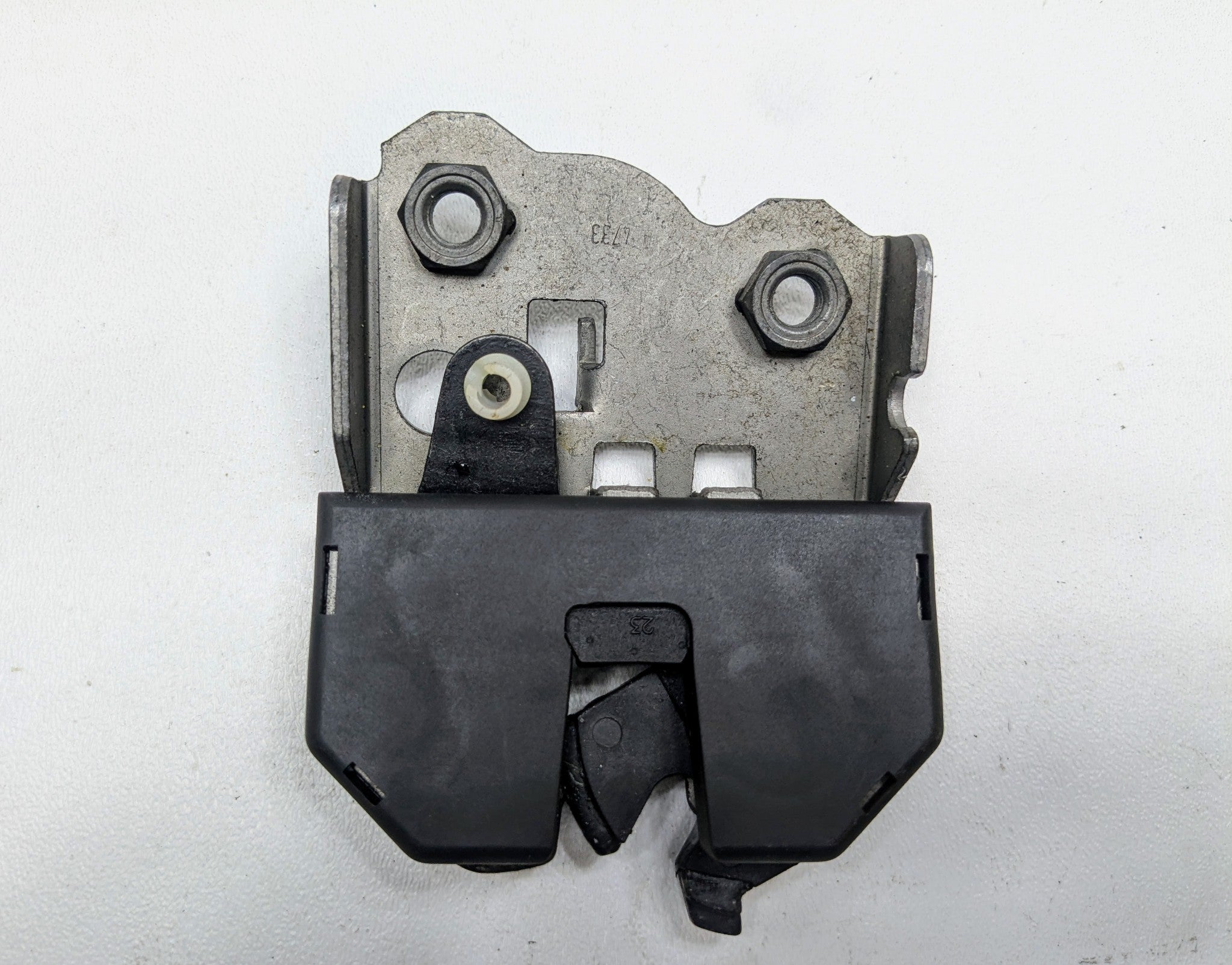 04 - 06 OEM BMW 330CI REAR LEFT DRIVER SIDE FOLD DOWN SEAT LOCK LATCH ACTUATOR