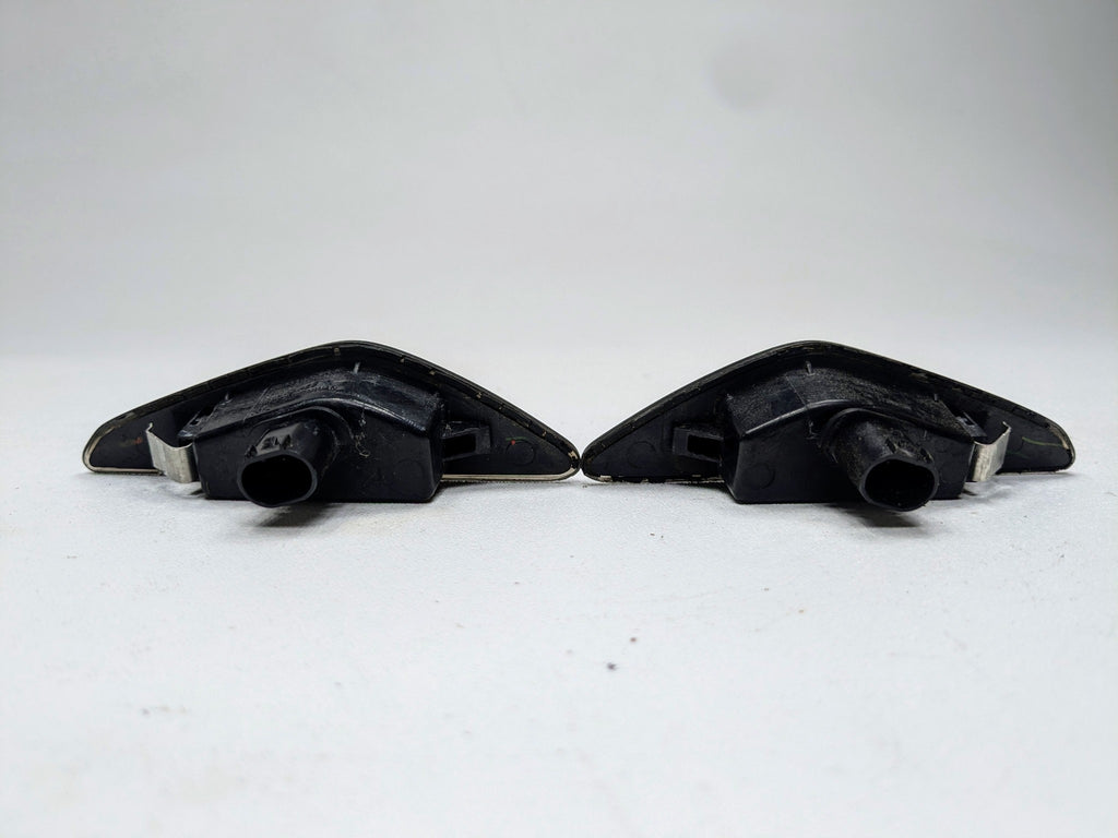 04 - 06 OEM BMW 330CI FRONT LEFT AND RIGHT TURN SIGNAL MARKER LIGHT ASSEMBLY