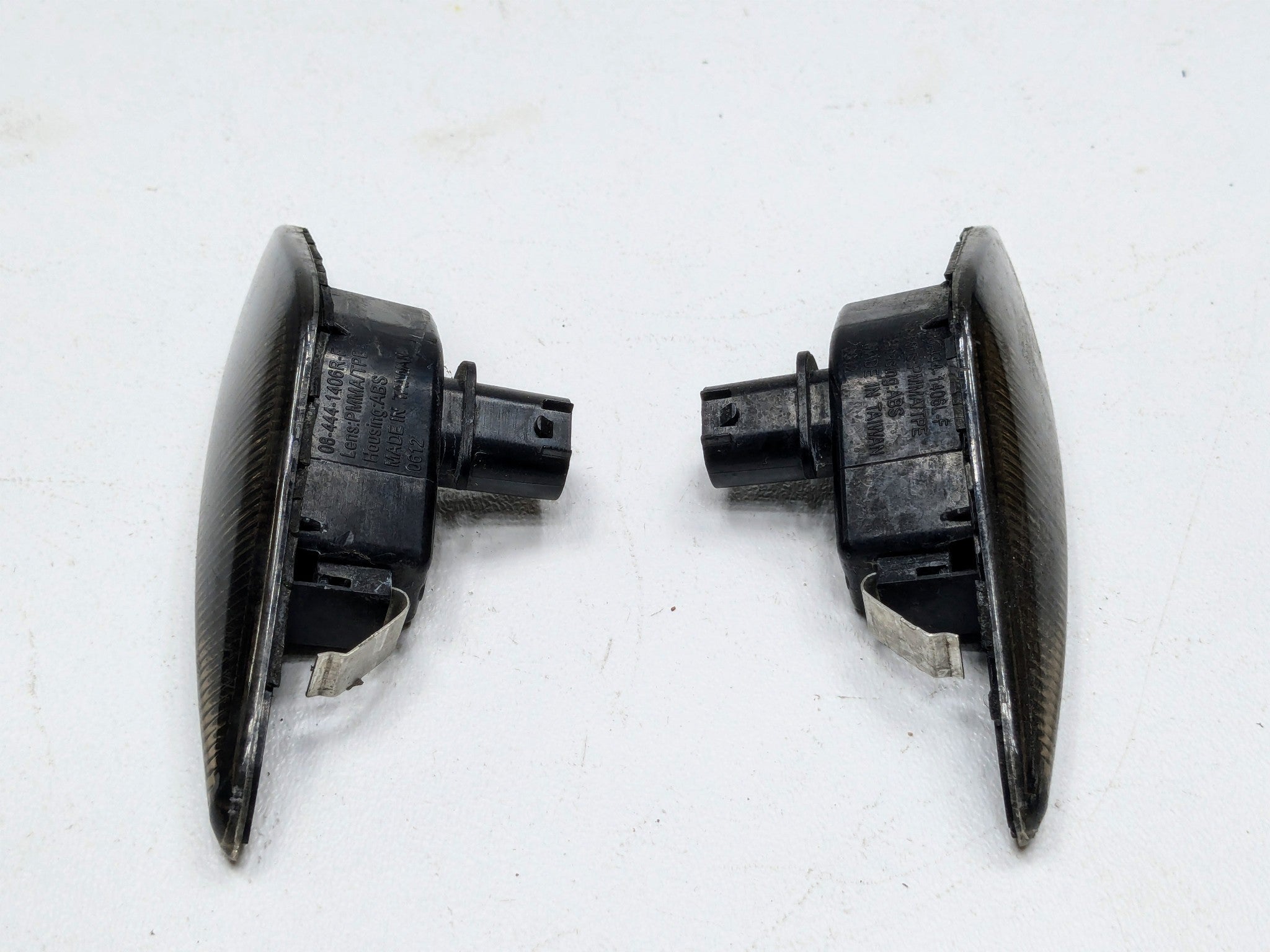 04 - 06 OEM BMW 330CI FRONT LEFT AND RIGHT TURN SIGNAL MARKER LIGHT ASSEMBLY