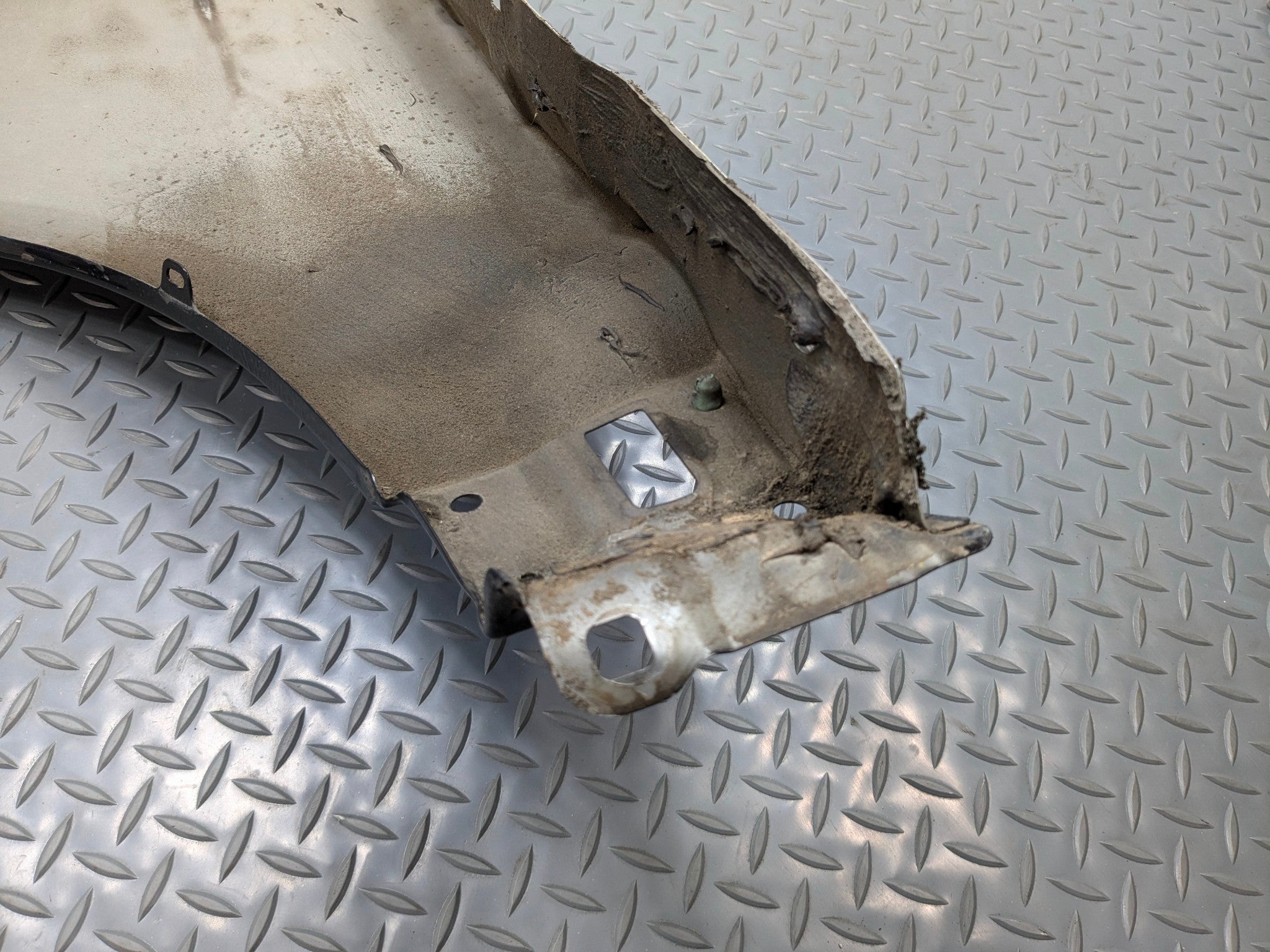 2004 - 2006 OEM PORSCHE CAYENNE V6 FRONT RIGHT PASSENGER SIDE FENDER COVER PANEL