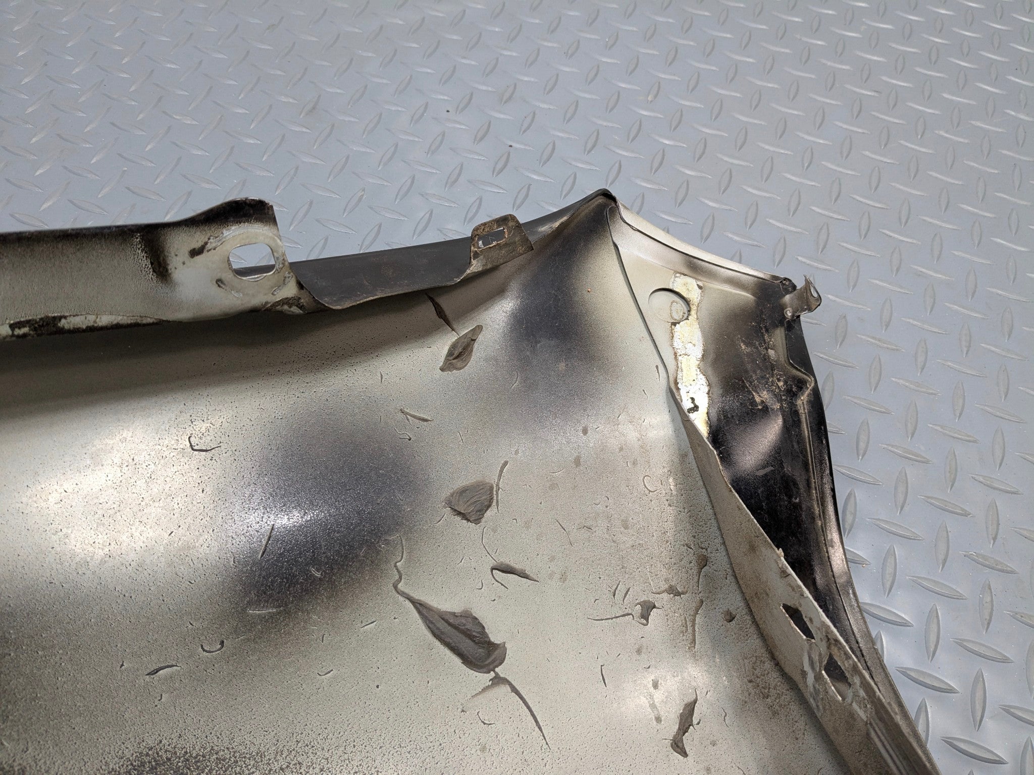 2004 - 2006 OEM PORSCHE CAYENNE V6 FRONT RIGHT PASSENGER SIDE FENDER COVER PANEL