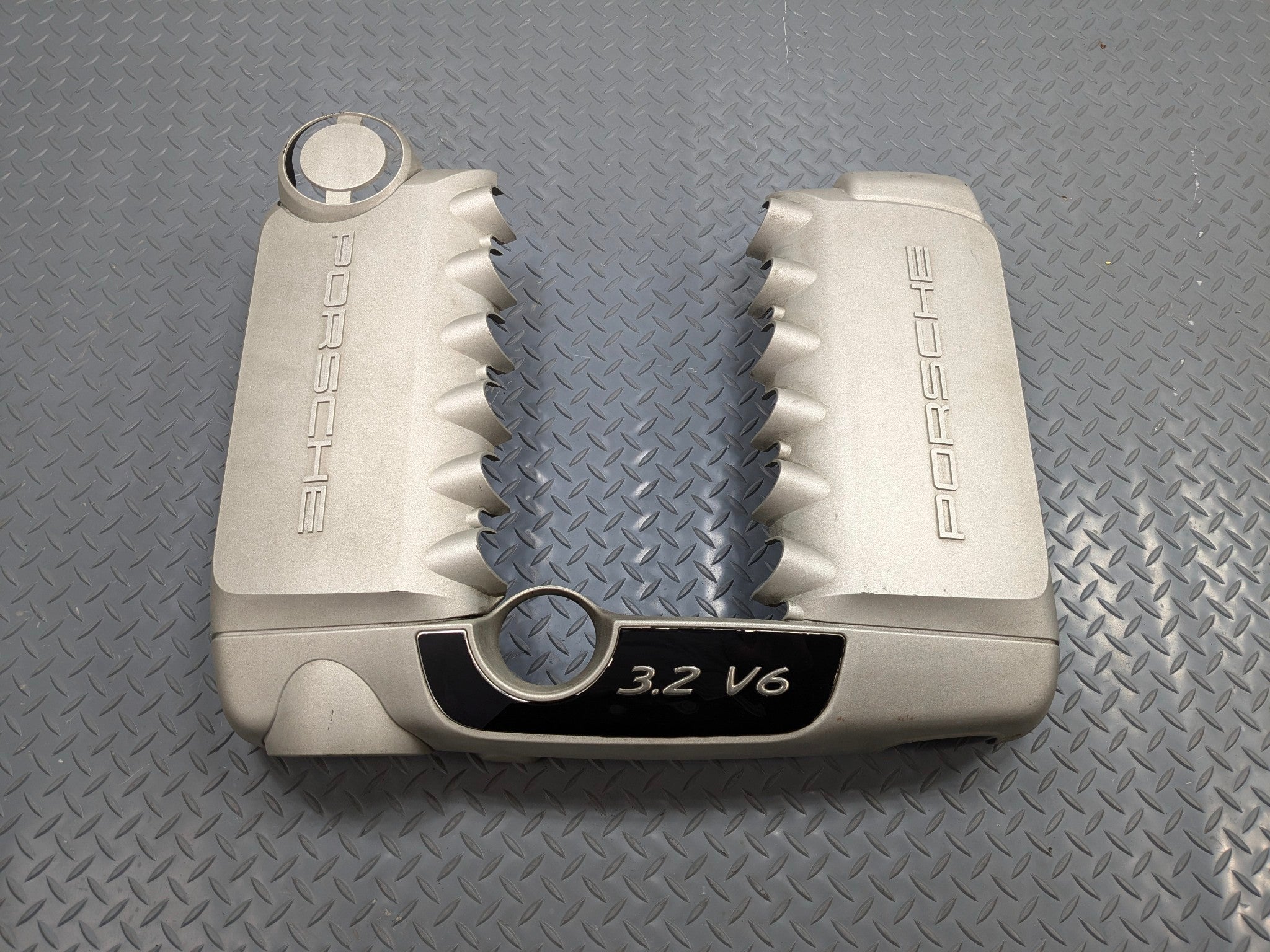 2004 - 2006 OEM PORSCHE CAYENNE V6 3.2L UPPER ENGINE MOTOR LID COVER TRIM