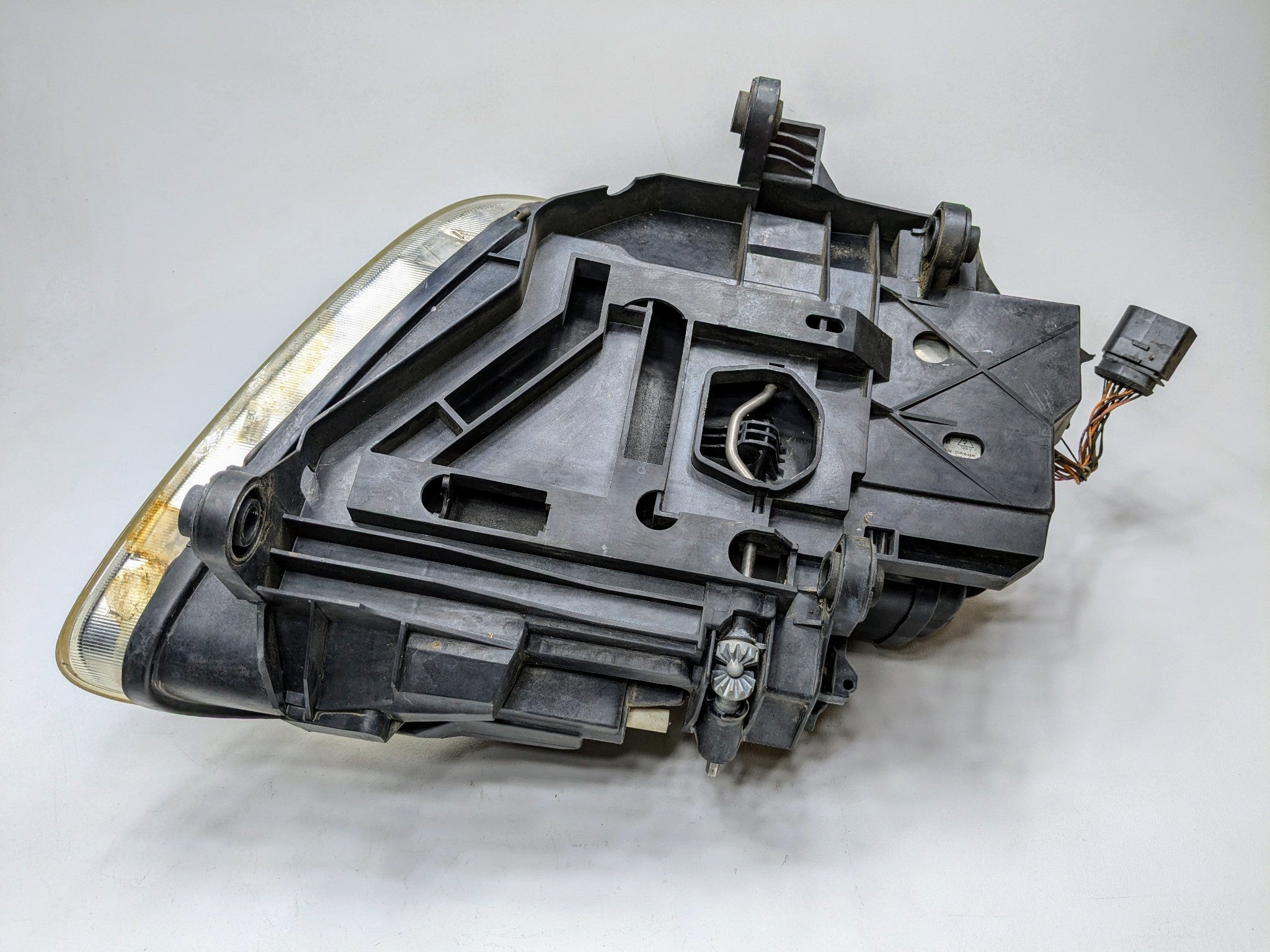 04 - 06 OEM PORSCHE CAYENNE V6 FRONT LEFT DRIVER SIDE HEADLAMP ASSEMBLY