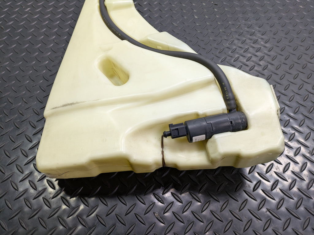 04 - 06 OEM PORSCHE CAYENNE V6 WINDSHIELD WASHER RESERVOIR TANK MOTOR ASSEMBLY