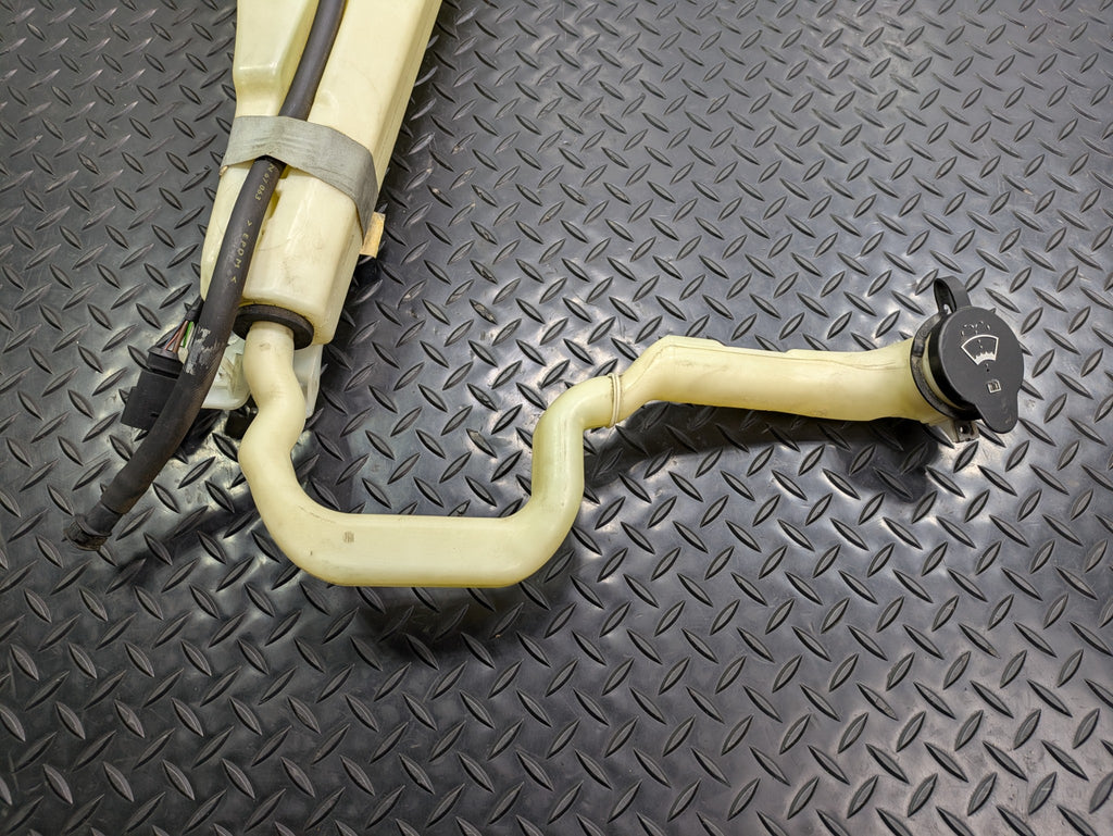 04 - 06 OEM PORSCHE CAYENNE V6 WINDSHIELD WASHER RESERVOIR TANK MOTOR ASSEMBLY