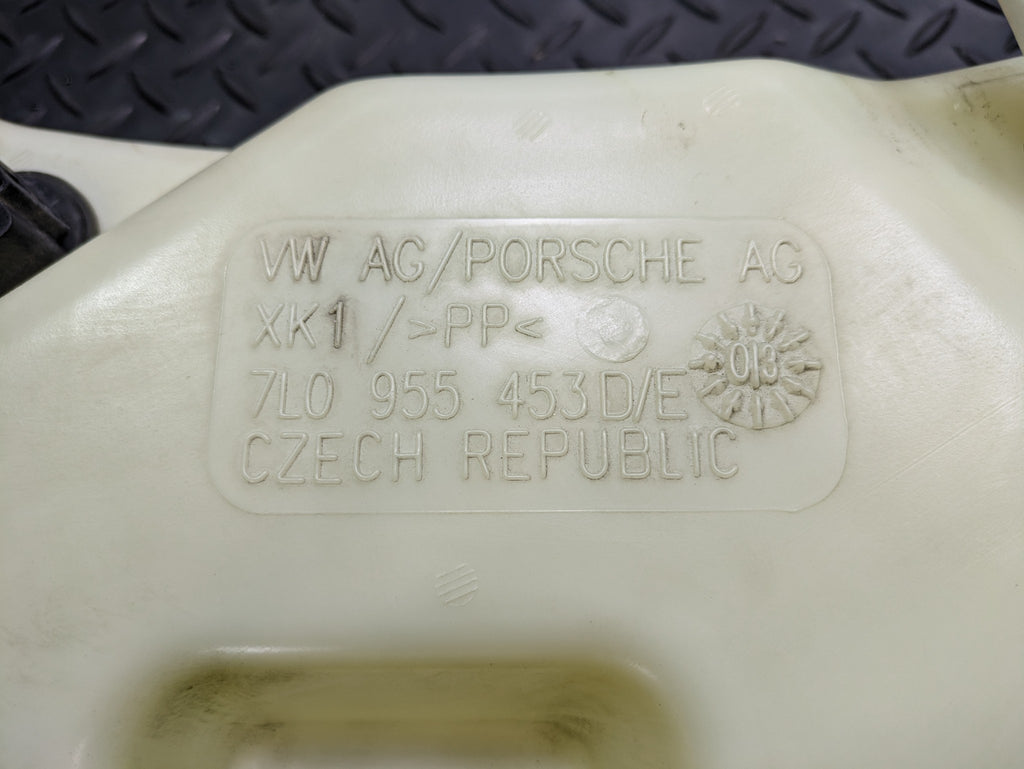 04 - 06 OEM PORSCHE CAYENNE V6 WINDSHIELD WASHER RESERVOIR TANK MOTOR ASSEMBLY