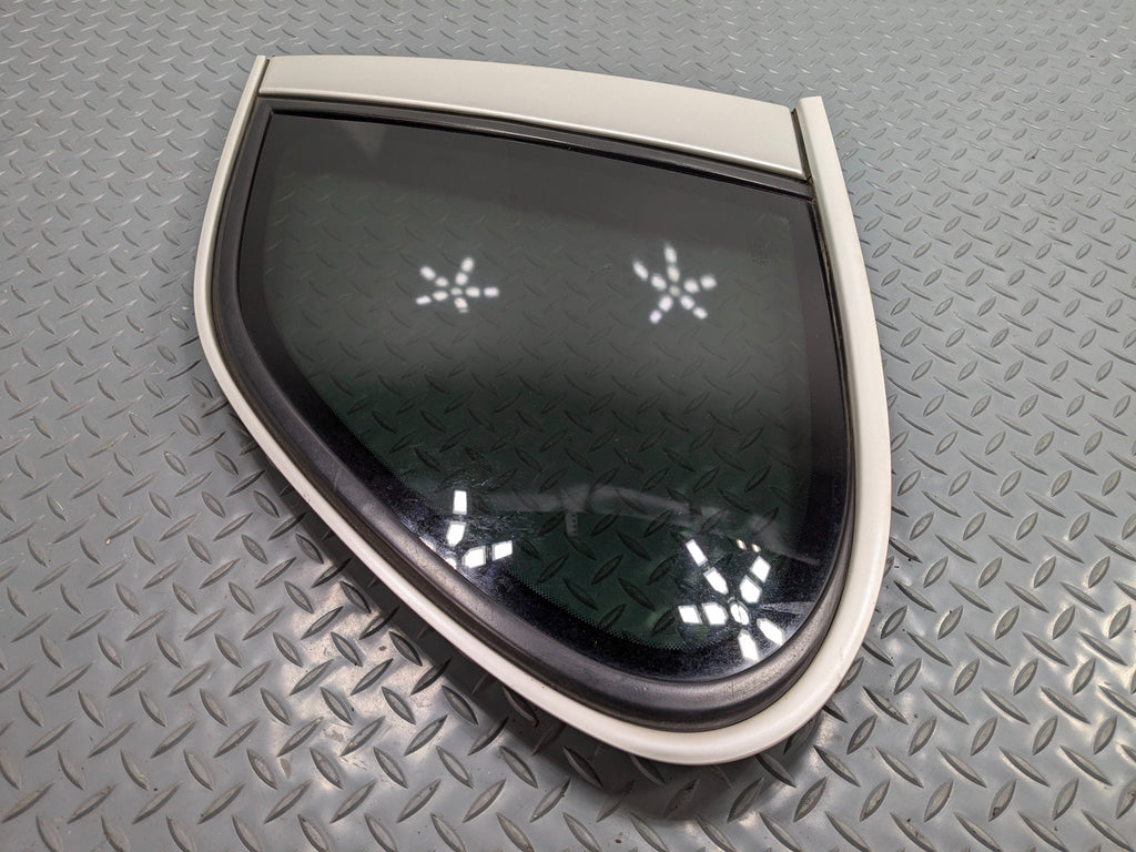 2004 - 2006 OEM PORSCHE CAYENNE V6 REAR RIGHT SIDE QUARTER WINDOW VENT GLASS