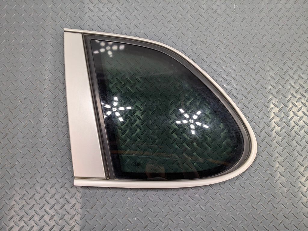 2004 - 2006 OEM PORSCHE CAYENNE V6 REAR LEFT SIDE QUARTER WINDOW VENT GLASS