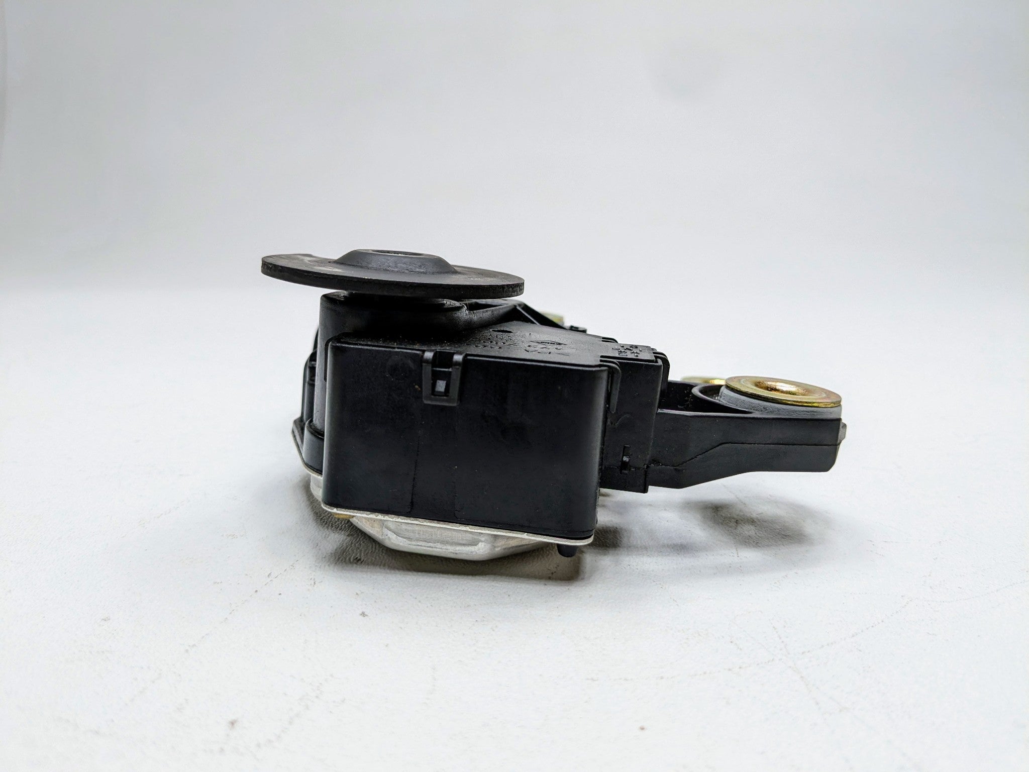 2004 - 2006 OEM PORSCHE CAYENNE V6 REAR GLASS WINDSHIELD WIPER MOTOR