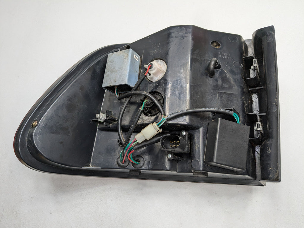 2004 - 2006 OEM PORSCHE CAYENNE V6 REAR RIGHT PASSENGER SIDE TAIL LIGHT ASSEMBLY