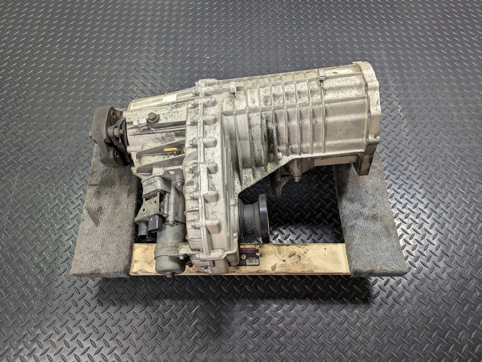 2004 - 2006 OEM PORSCHE CAYENNE V6 3.2L AT TRANSFER CASE W/O TURBO