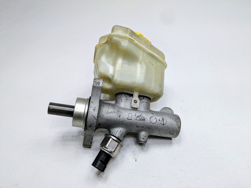 2004 - 2006 OEM PORSCHE CAYENNE V6 BRAKE MASTER CYLINDER RESERVOIR ASSEMBLY