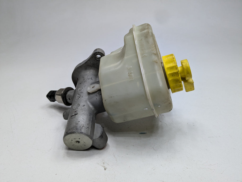 2004 - 2006 OEM PORSCHE CAYENNE V6 BRAKE MASTER CYLINDER RESERVOIR ASSEMBLY