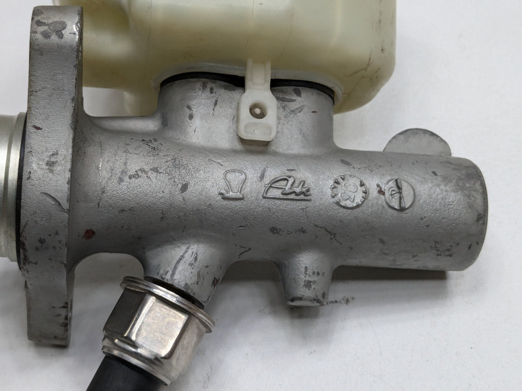 2004 - 2006 OEM PORSCHE CAYENNE V6 BRAKE MASTER CYLINDER RESERVOIR ASSEMBLY