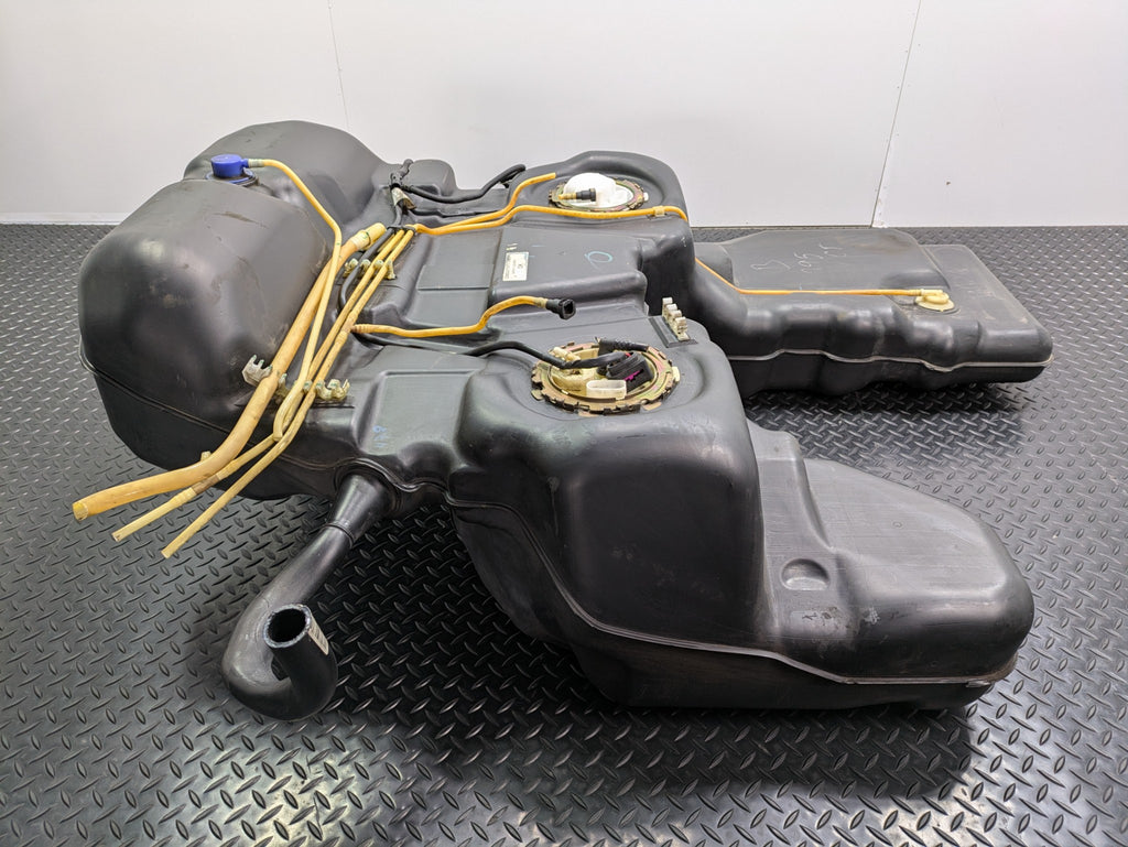 2004 - 2006 OEM PORSCHE CAYENNE V6 FUEL GAS TANK RESERVOIR ASSEMBLY