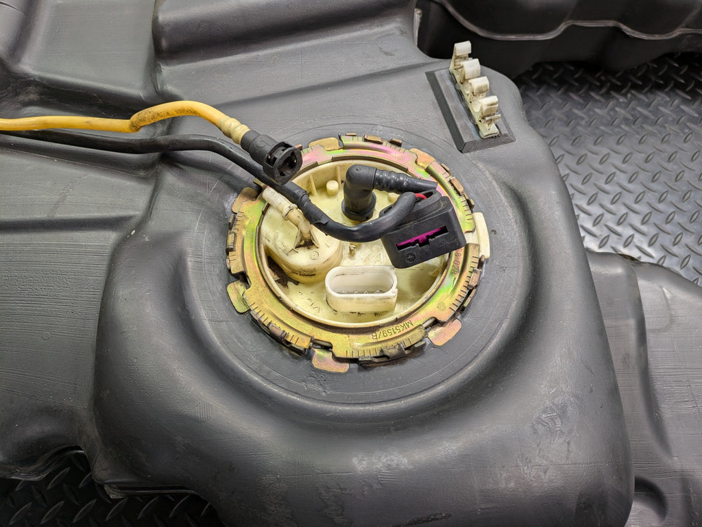 2004 - 2006 OEM PORSCHE CAYENNE V6 FUEL GAS TANK RESERVOIR ASSEMBLY