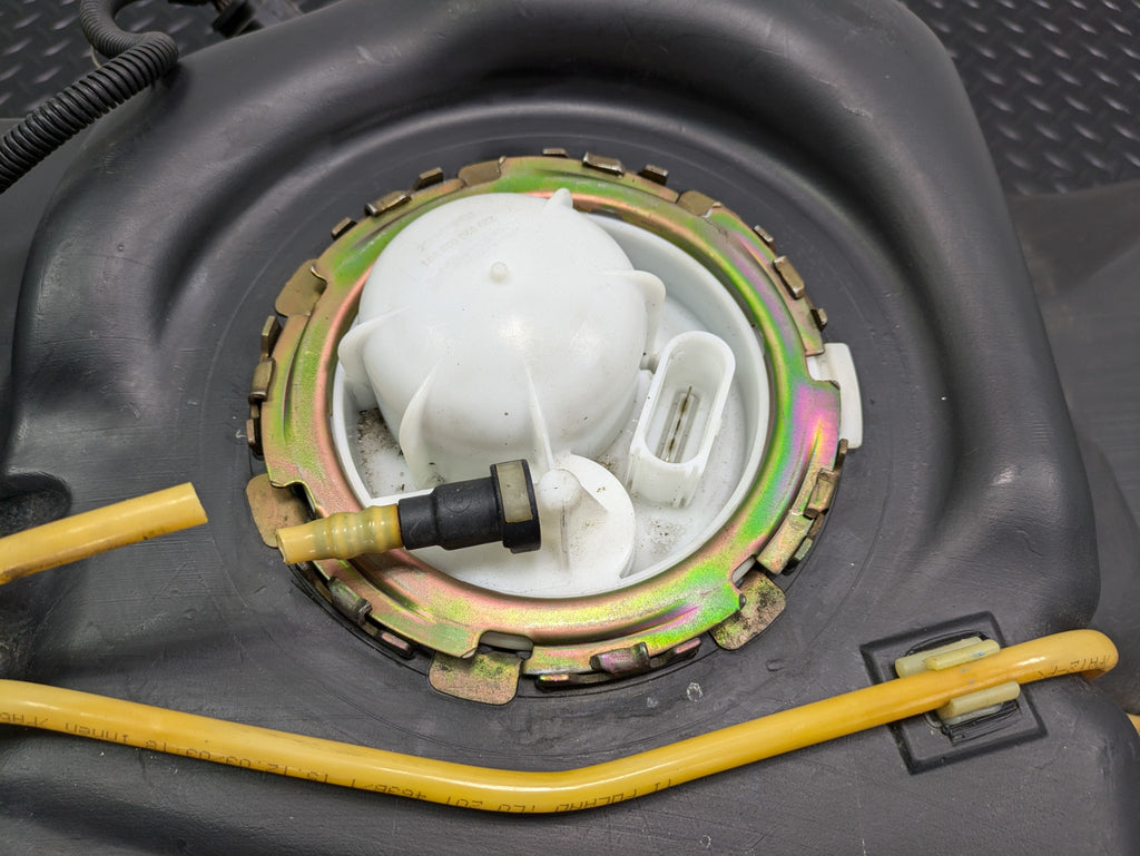 2004 - 2006 OEM PORSCHE CAYENNE V6 FUEL GAS TANK RESERVOIR ASSEMBLY