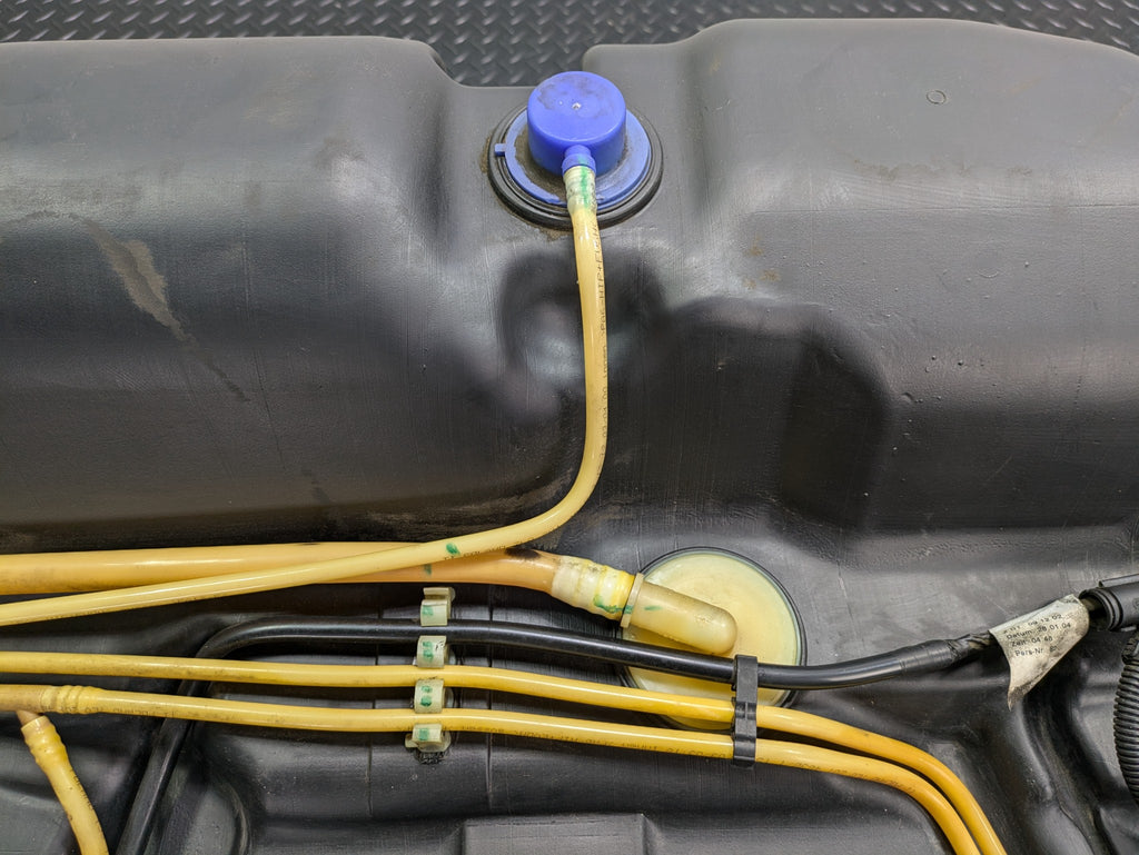 2004 - 2006 OEM PORSCHE CAYENNE V6 FUEL GAS TANK RESERVOIR ASSEMBLY