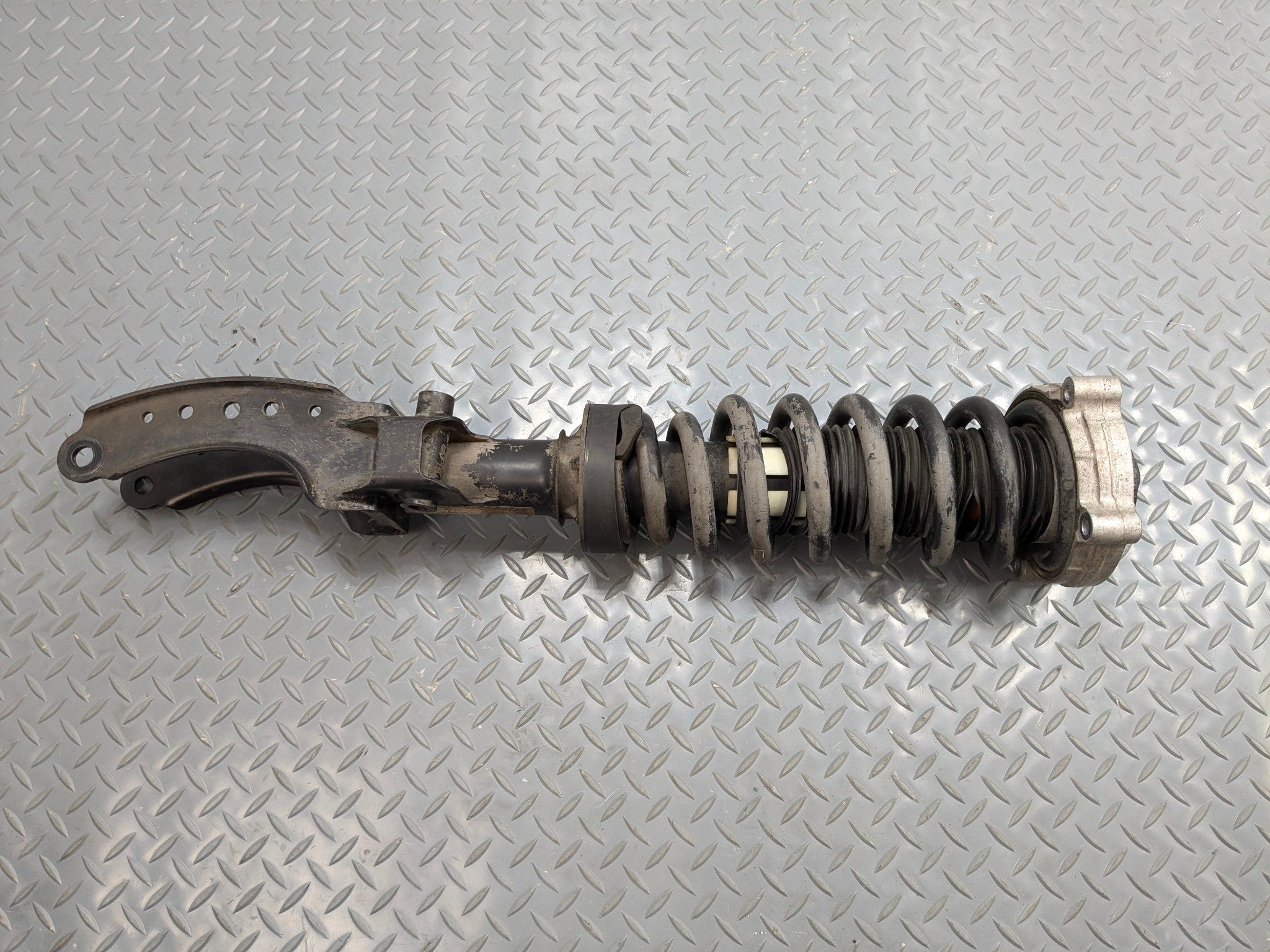 04 - 06 OEM PORSCHE CAYENNE V6 FRONT LEFT SIDE SUSPENSION SHOCK STRUT ASSEMBLY