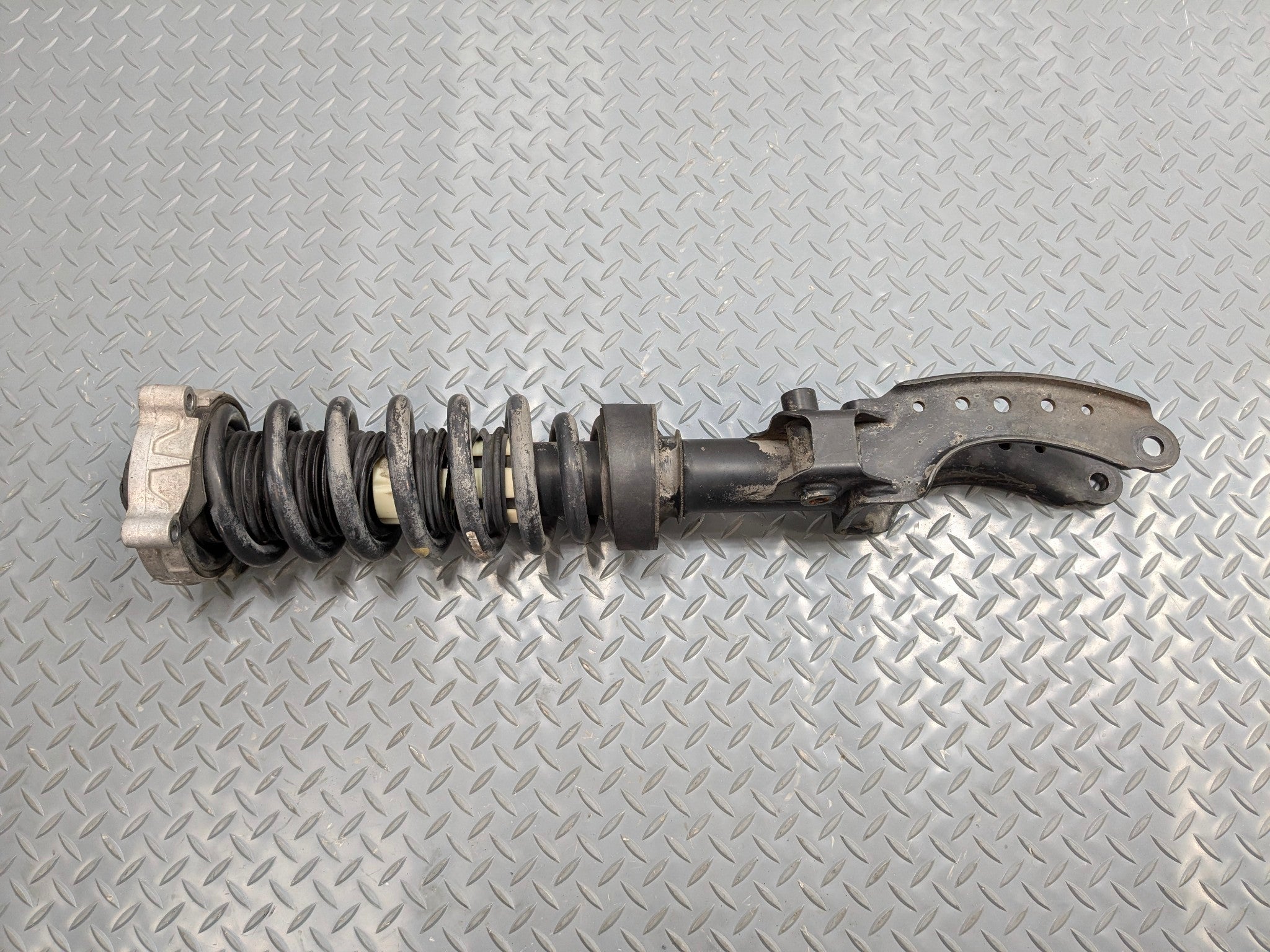 04 - 06 OEM PORSCHE CAYENNE V6 FRONT RIGHT SIDE SUSPENSION SHOCK STRUT ASSEMBLY