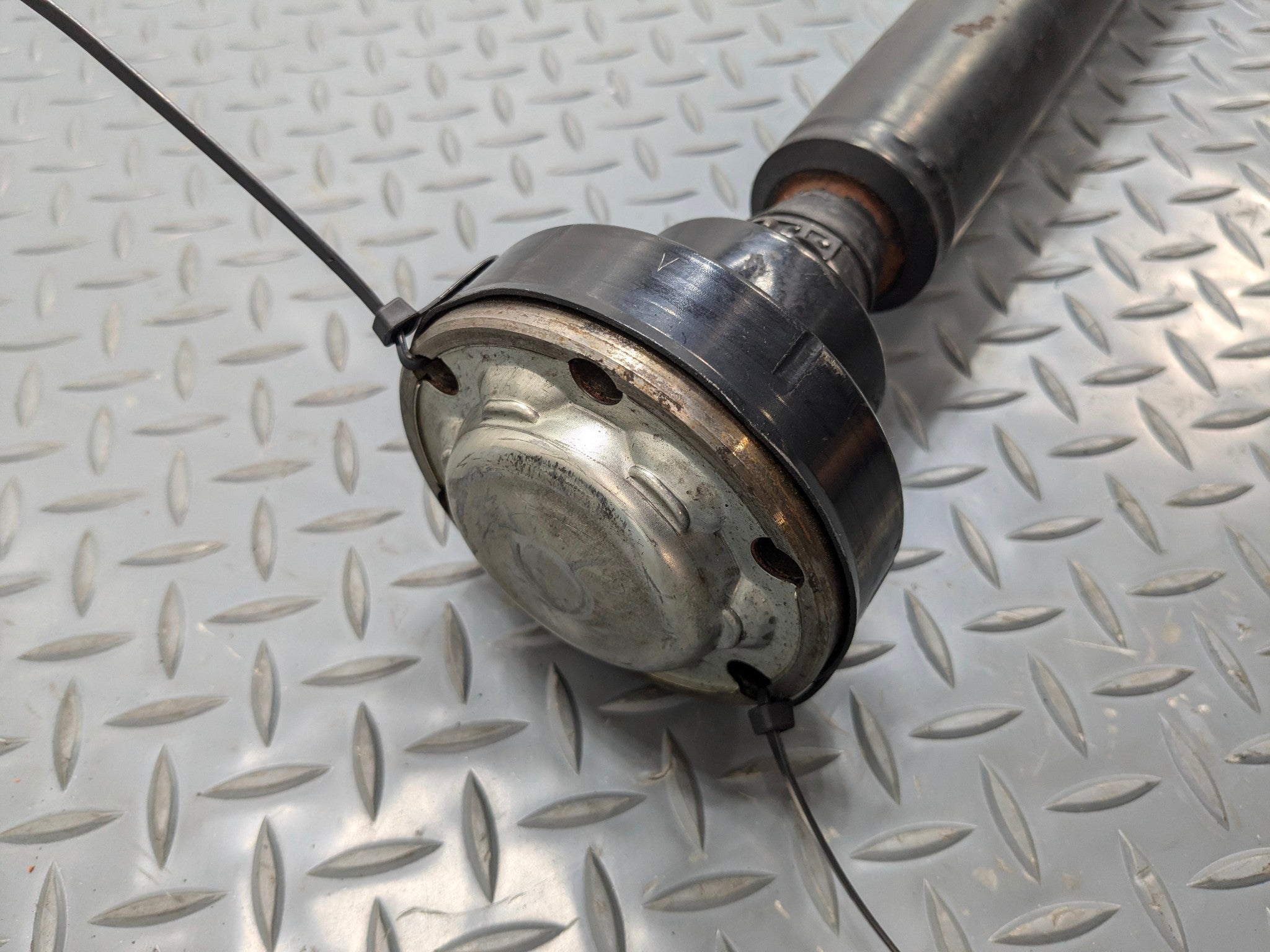 2004 - 2006 OEM PORSCHE CAYENNE V6 FRONT PROPELLER CARDAN DRIVE AXLE DRIVESHAFT