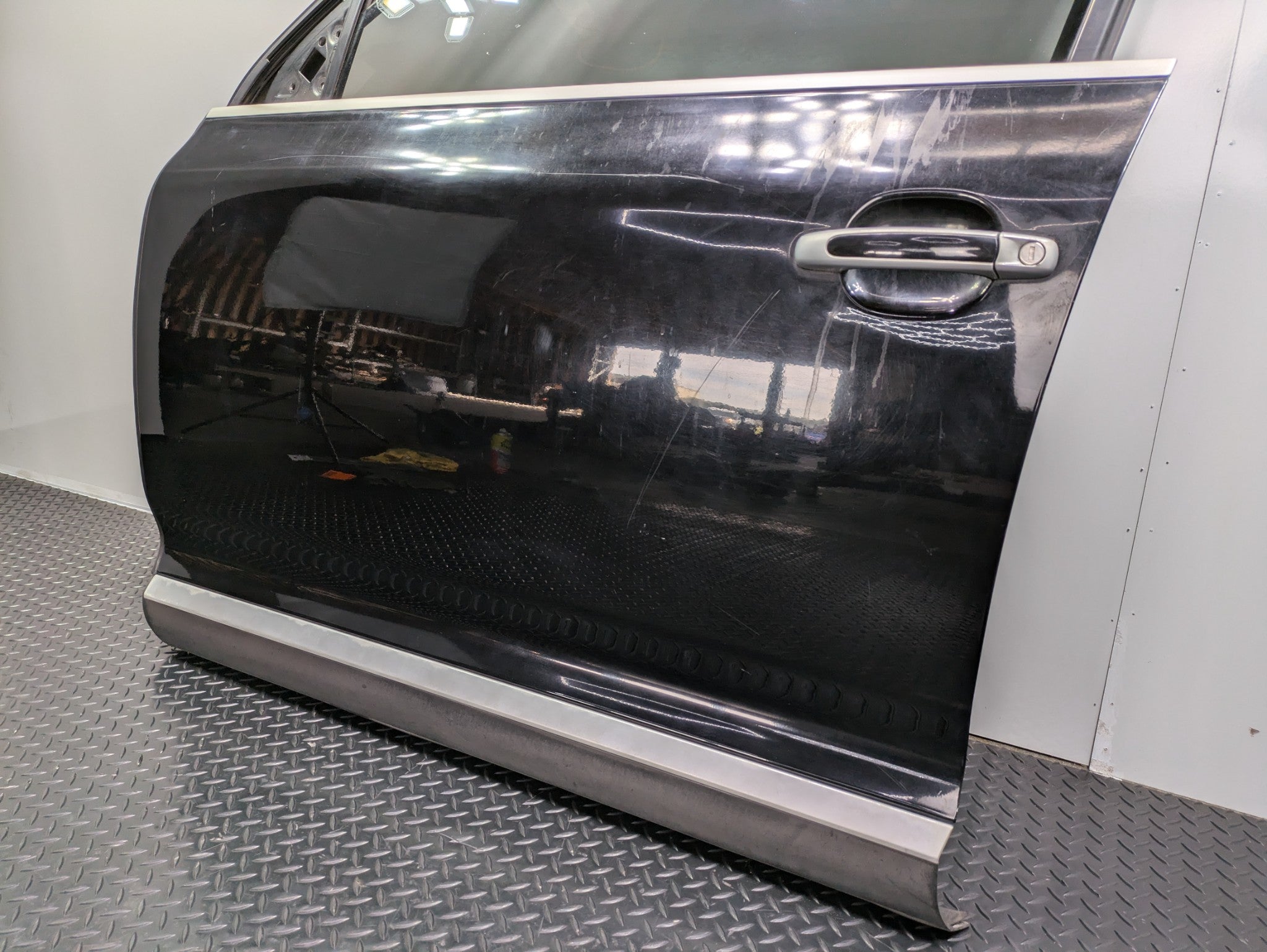 2004 - 2006 OEM PORSCHE CAYENNE V6 FRONT LEFT DRIVER SIDE DOOR SHELL PANEL