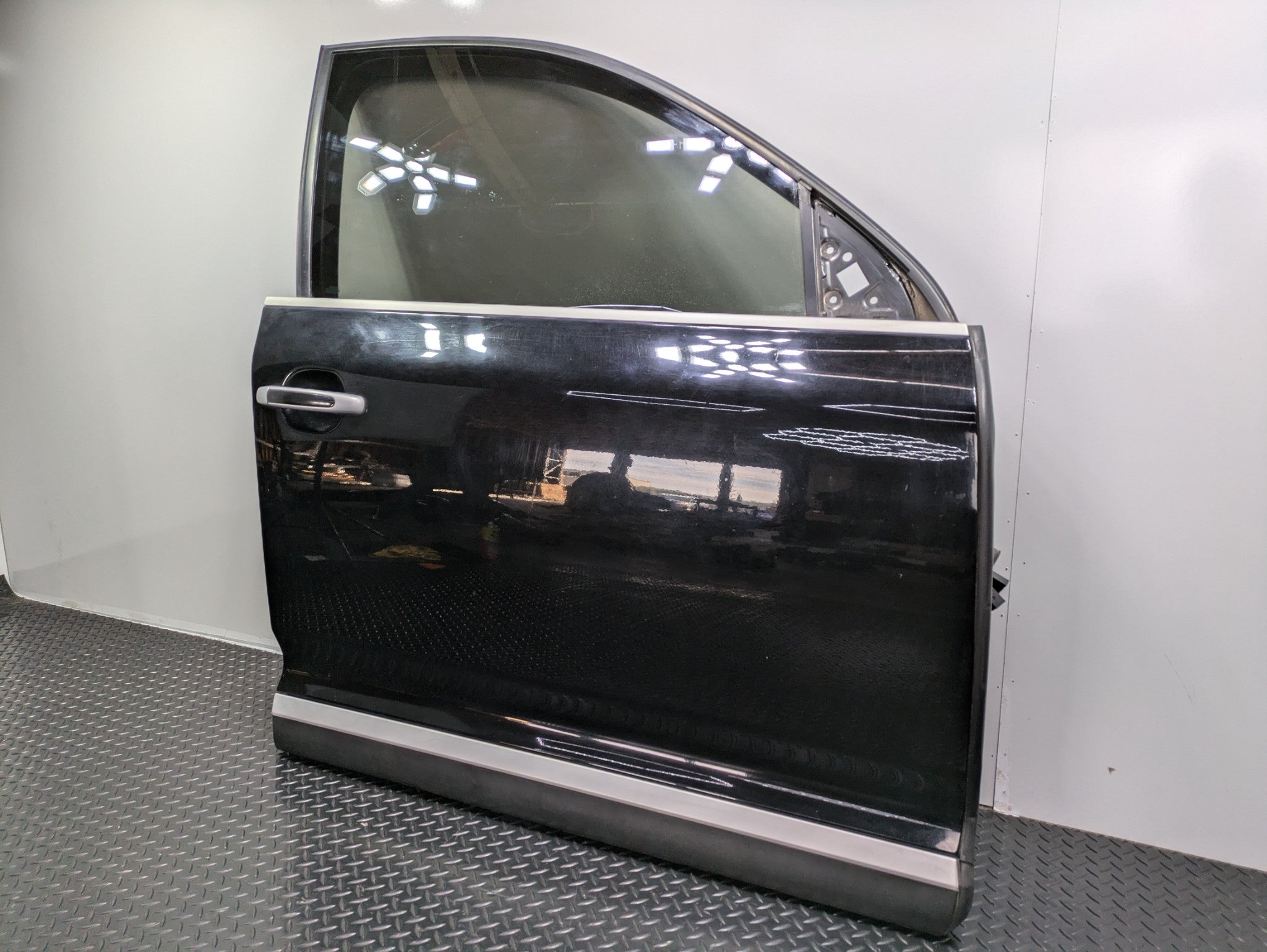 2004 - 2006 OEM PORSCHE CAYENNE V6 FRONT RIGHT PASSENGER SIDE DOOR SHELL PANEL