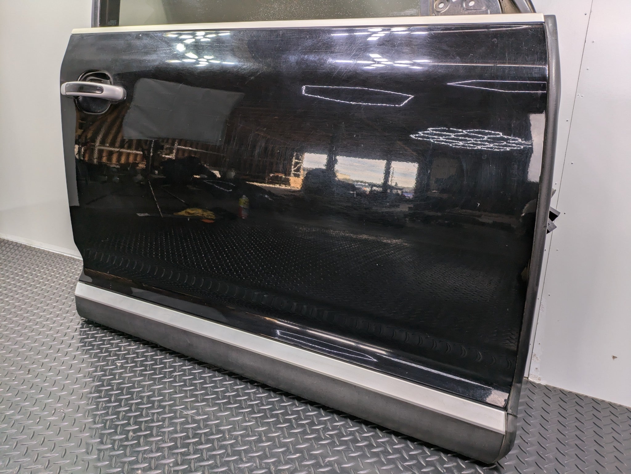 2004 - 2006 OEM PORSCHE CAYENNE V6 FRONT RIGHT PASSENGER SIDE DOOR SHELL PANEL