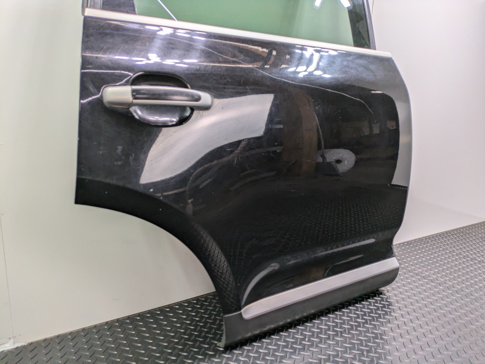 2004 - 2006 OEM PORSCHE CAYENNE V6 REAR RIGHT PASSENGER SIDE DOOR SHELL PANEL