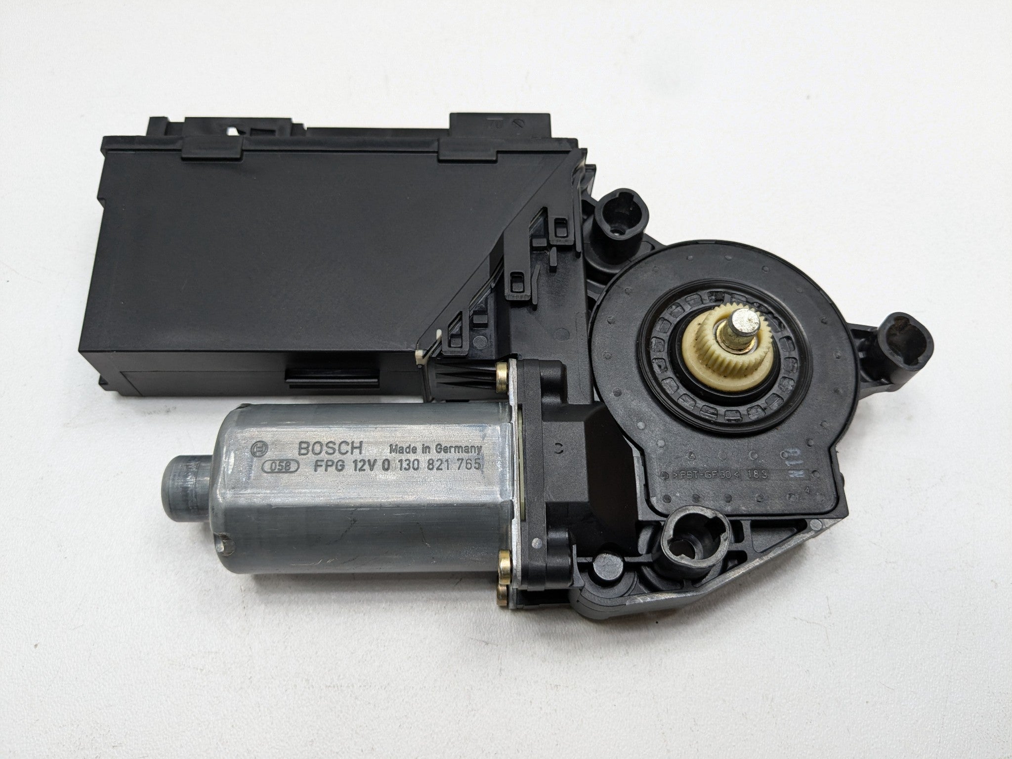 2004 - 2006 OEM PORSCHE CAYENNE V6 REAR LEFT SIDE DOOR WINDOW REGULATOR MOTOR