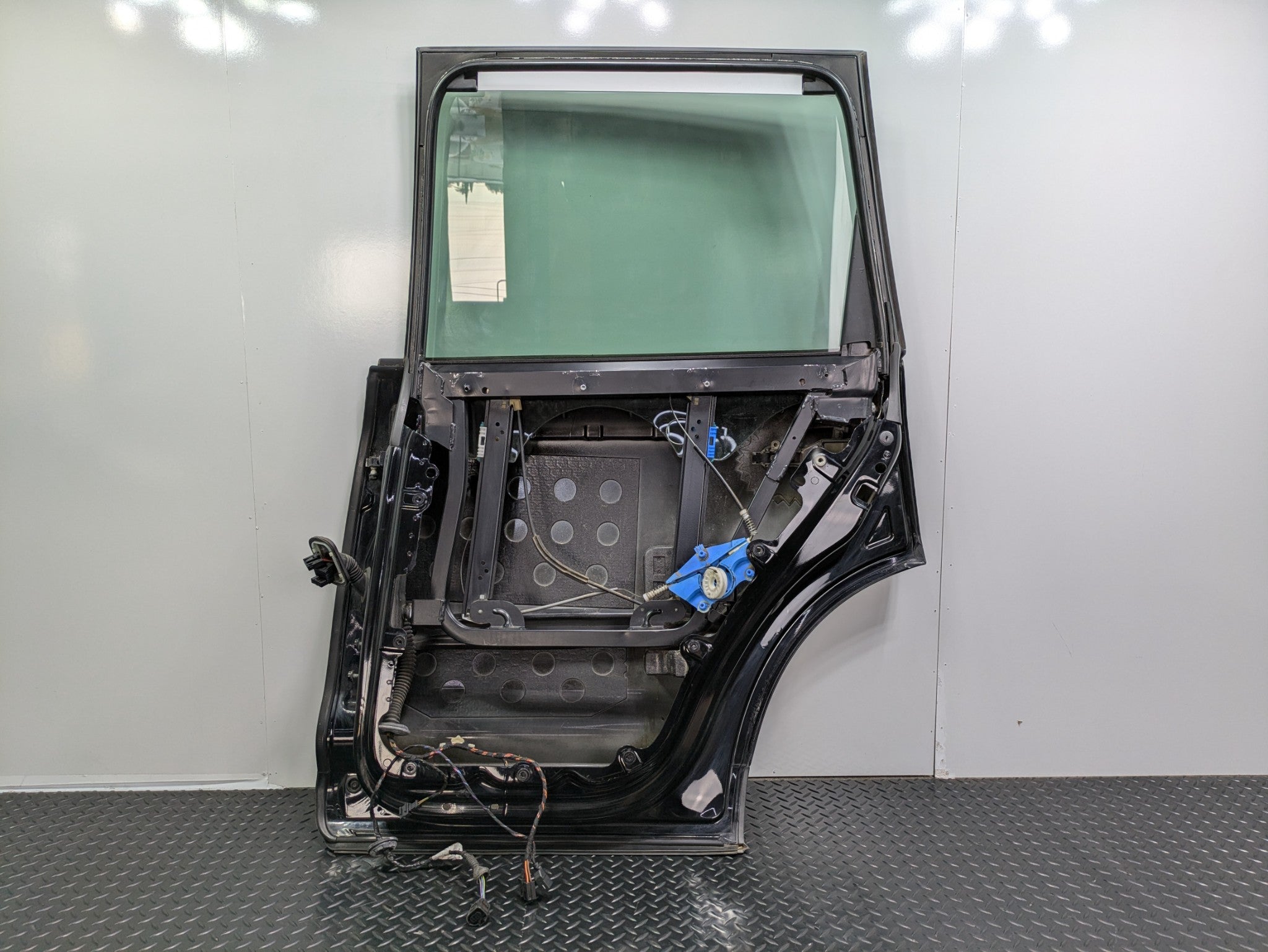 2004 - 2006 OEM PORSCHE CAYENNE V6 REAR RIGHT PASSENGER SIDE DOOR SHELL PANEL