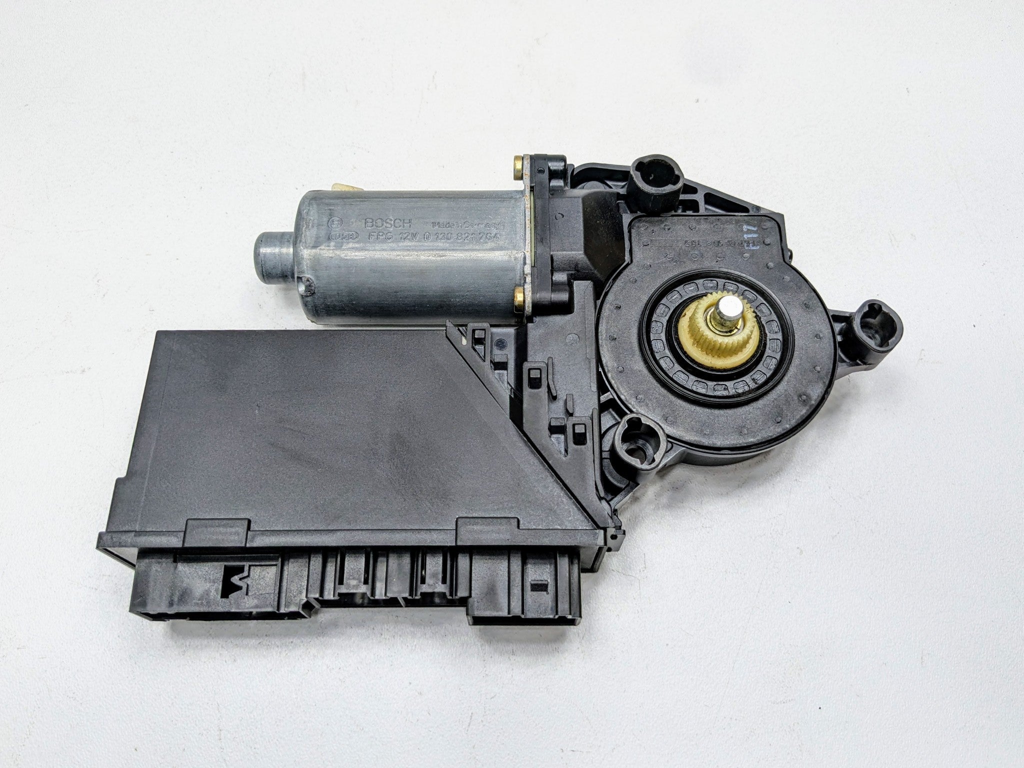 2004 - 2006 OEM PORSCHE CAYENNE V6 REAR RIGHT SIDE DOOR WINDOW REGULATOR MOTOR