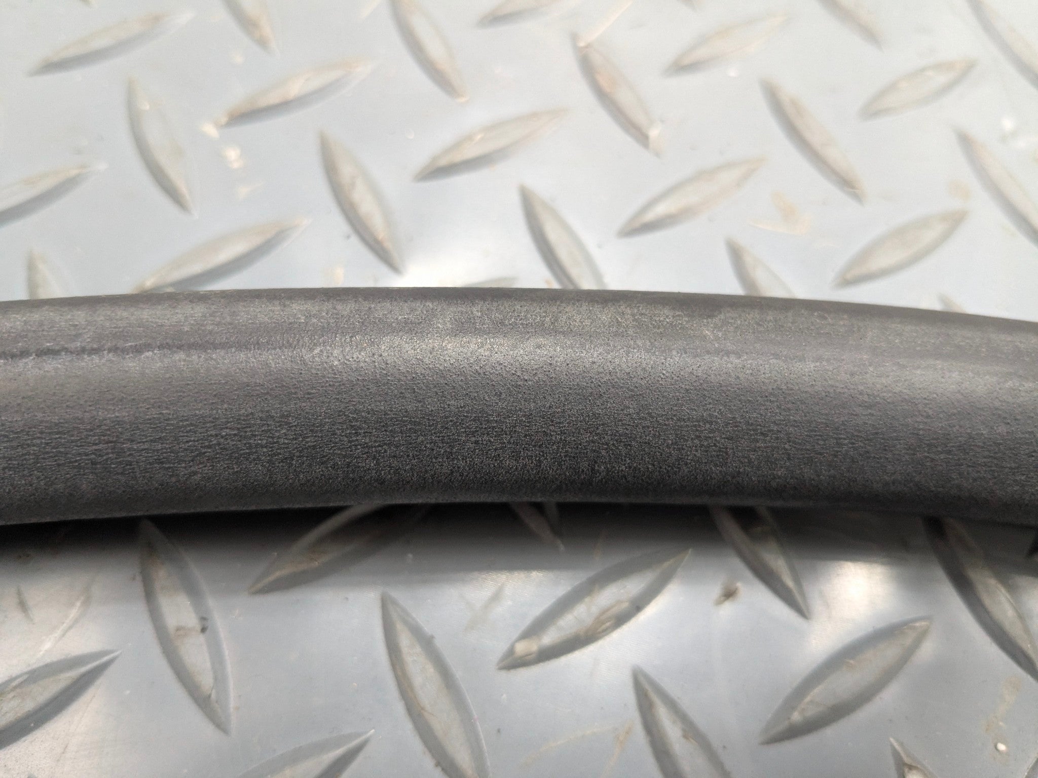 2004 - 2006 OEM PORSCHE CAYENNE V6 REAR RIGHT SIDE DOOR SEAL WEATHERSTRIP RUBBER