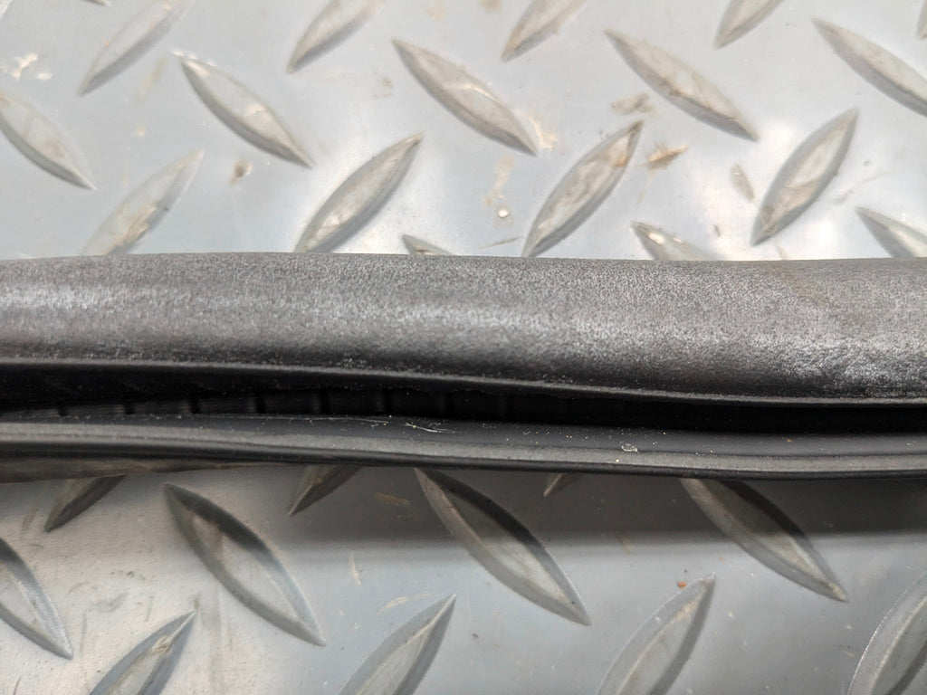2004 - 2006 OEM PORSCHE CAYENNE V6 REAR RIGHT SIDE DOOR SEAL WEATHERSTRIP RUBBER