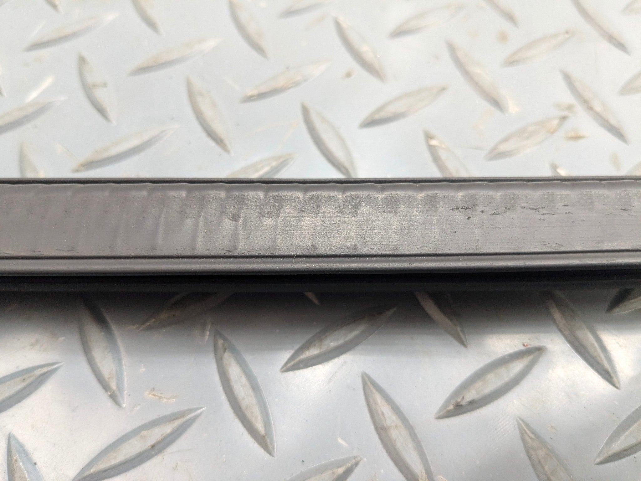 2004 - 2006 OEM PORSCHE CAYENNE V6 REAR LEFT SIDE DOOR SEAL WEATHERSTRIP RUBBER