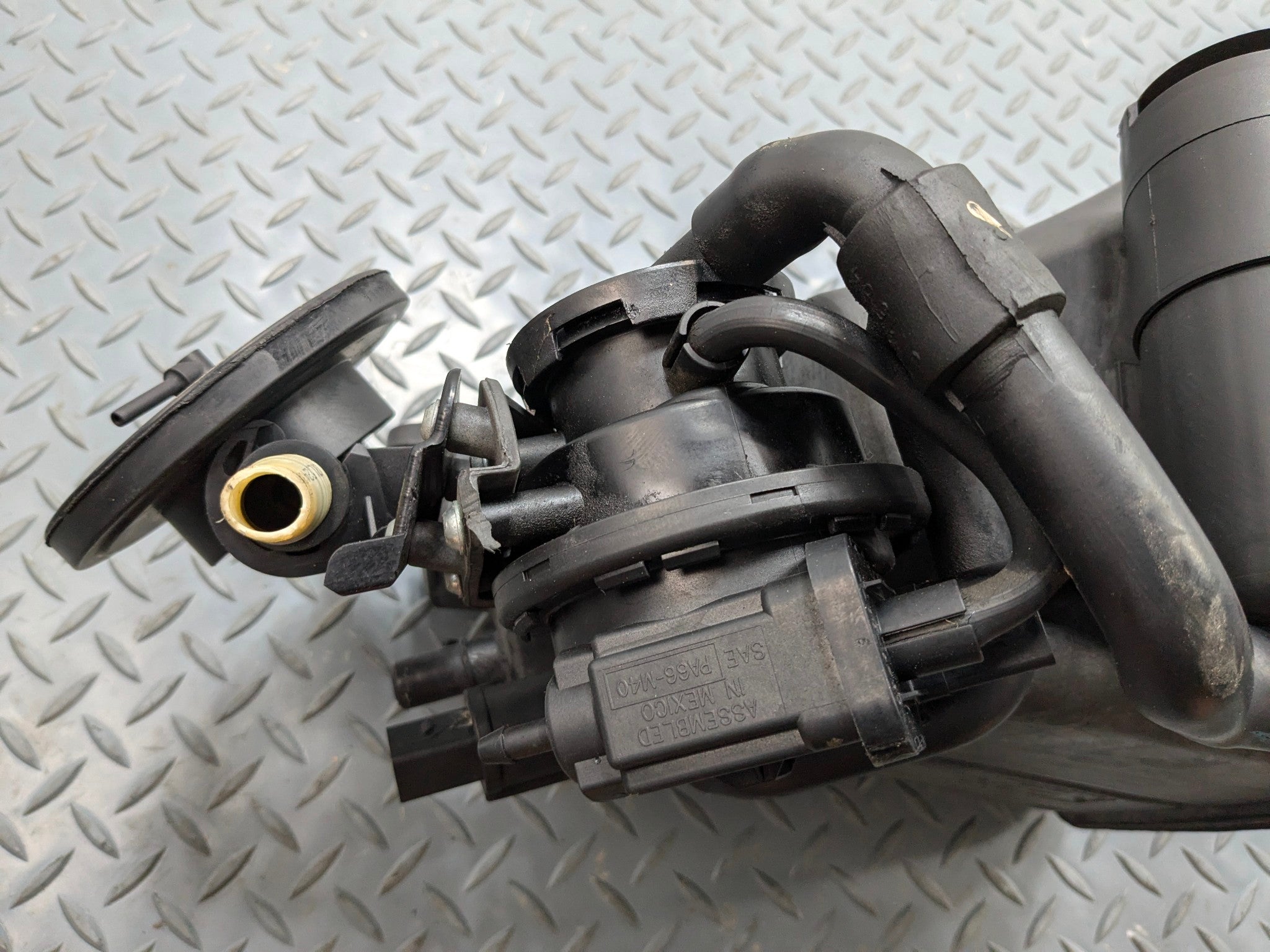 2004 - 2006 OEM PORSCHE CAYENNE V6 FUEL VAPOR EVAPORATOR CHARCOAL CANISTER