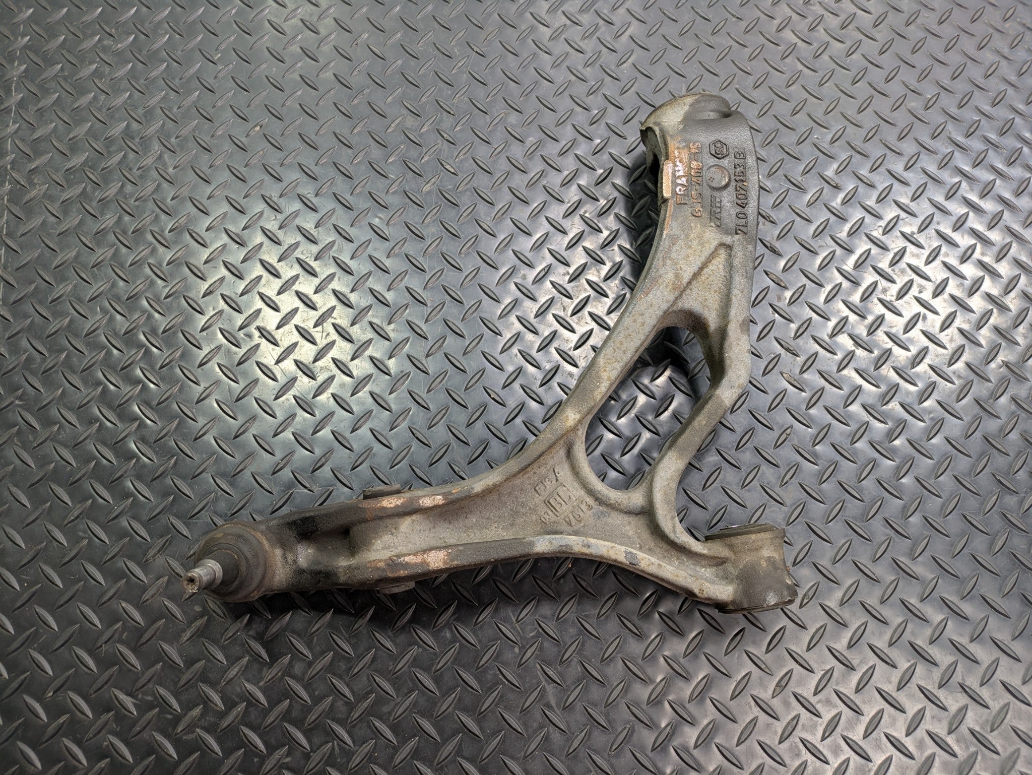 2004 - 2006 OEM PORSCHE CAYENNE V6 FRONT LEFT DRIVER SIDE LOWER CONTROL ARM