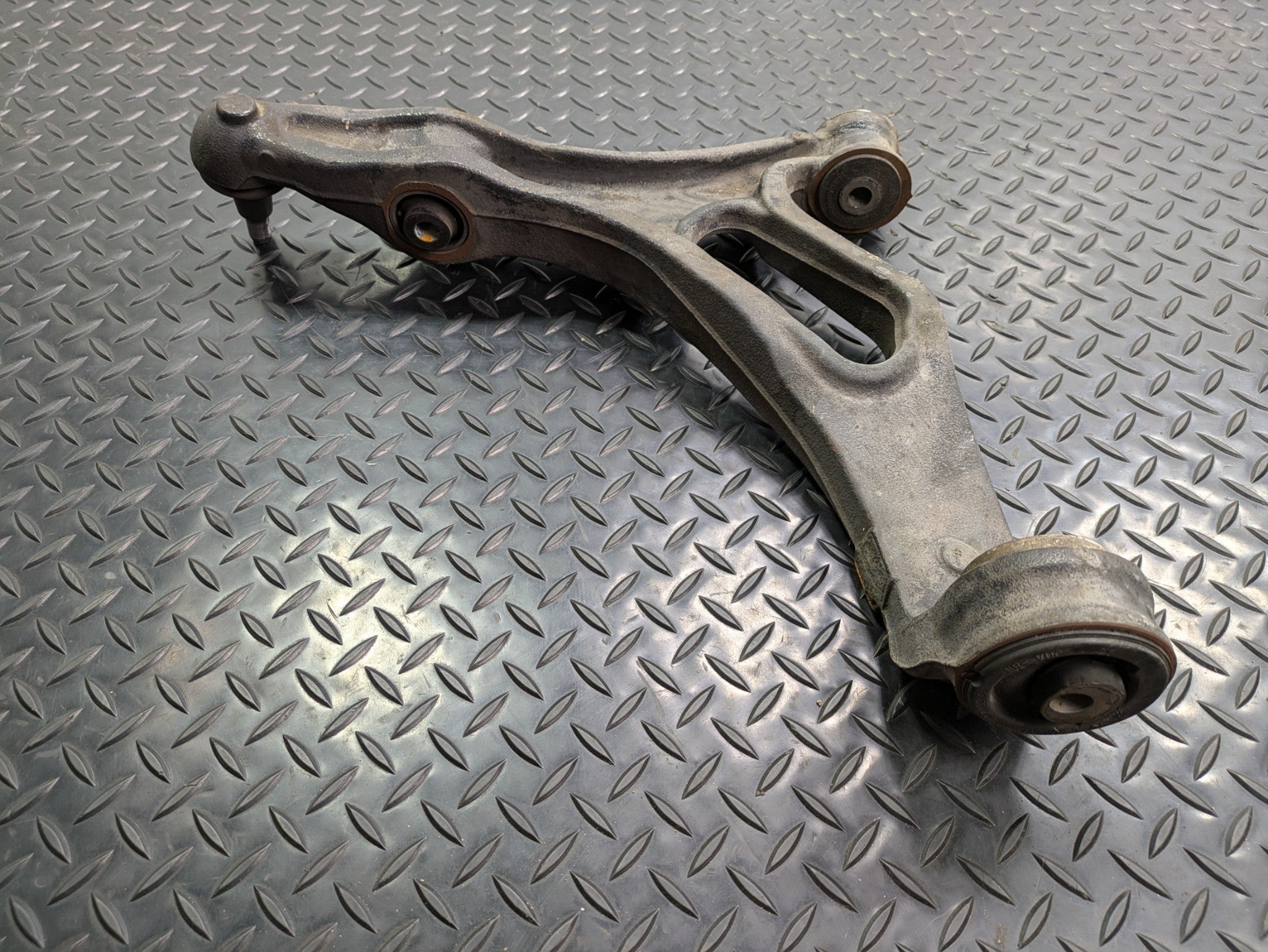 2004 - 2006 OEM PORSCHE CAYENNE V6 FRONT LEFT DRIVER SIDE LOWER CONTROL ARM